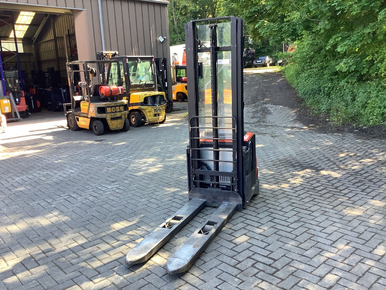 Toyota Gabelstapler Hochhubwagen <br>Toyota SWE120-Export <br>Baujahr 2020 <br>Betriebsstunden 2927 <br><br>Mietkauf 59,44 €/Monat 3 Hochhubwagen <br>Toyota SWE120-Export <br>Baujahr 2020 <br>Betriebsstunden 2927 <br><br>Mietkauf 59,44 €/Monat – Bild 3
