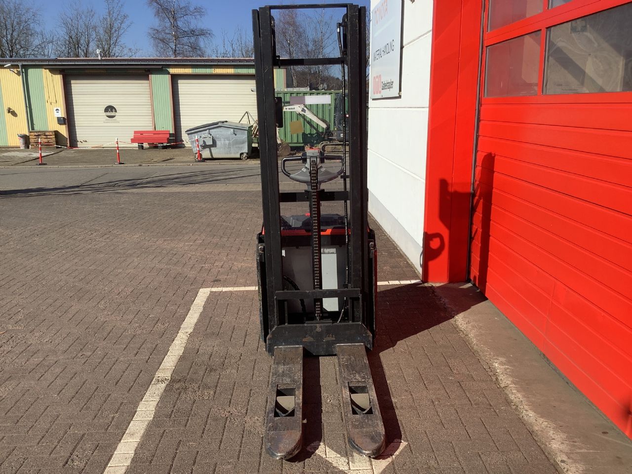 Toyota Gabelstapler Hochhubwagen <br>Toyota SWE120-Export <br>Baujahr 2019 <br>Betriebsstunden 2442 <br><br>Mietkauf 69,35 €/Monat 1 Hochhubwagen <br>Toyota SWE120-Export <br>Baujahr 2019 <br>Betriebsstunden 2442 <br><br>Mietkauf 69,35 €/Monat