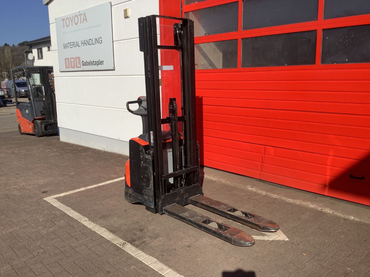 Toyota Gabelstapler Hochhubwagen <br>Toyota SWE120-Export <br>Baujahr 2019 <br>Betriebsstunden 2442 <br><br>Mietkauf 69,35 €/Monat 2 Hochhubwagen <br>Toyota SWE120-Export <br>Baujahr 2019 <br>Betriebsstunden 2442 <br><br>Mietkauf 69,35 €/Monat – Bild 2