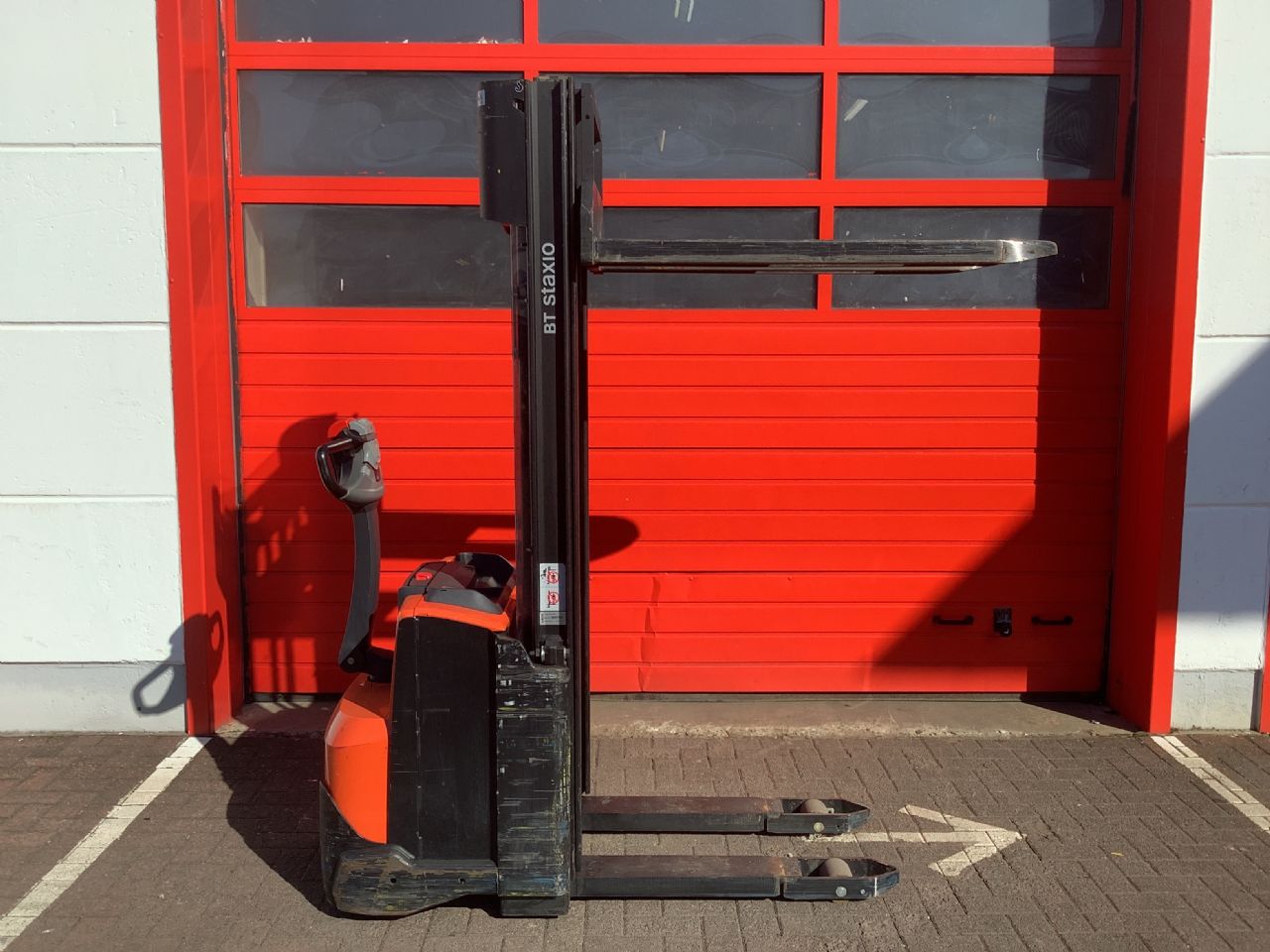 Toyota Gabelstapler Hochhubwagen <br>Toyota SWE120-Export <br>Baujahr 2019 <br>Betriebsstunden 2442 <br><br>Mietkauf 69,35 €/Monat 3 Hochhubwagen <br>Toyota SWE120-Export <br>Baujahr 2019 <br>Betriebsstunden 2442 <br><br>Mietkauf 69,35 €/Monat – Bild 3