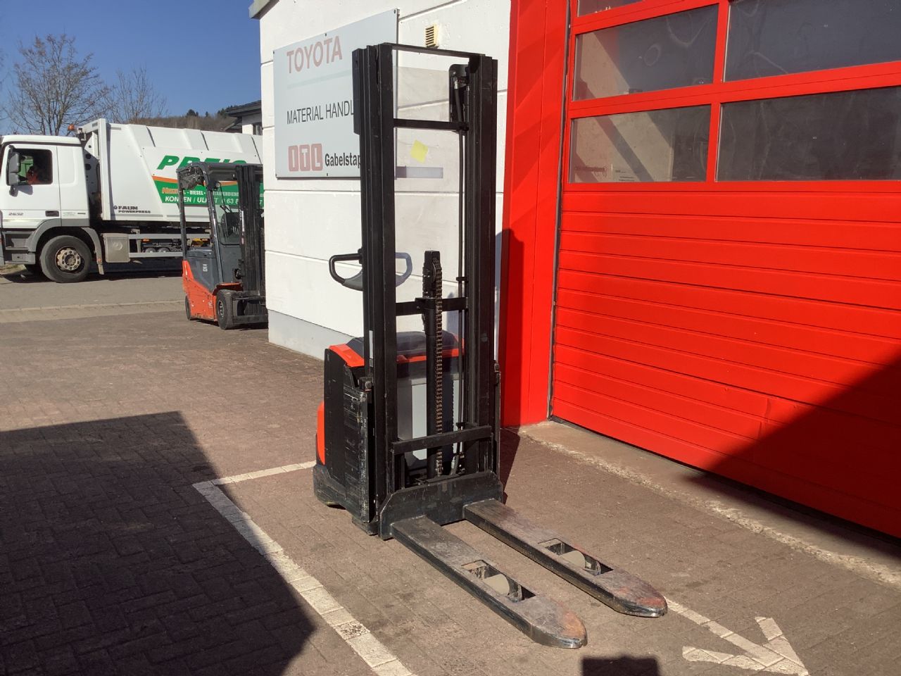 Toyota Gabelstapler Hochhubwagen <br>Toyota SWE120-Export <br>Baujahr 2019 <br>Betriebsstunden 2653 <br><br>Mietkauf 71,00 €/Monat 3 Hochhubwagen <br>Toyota SWE120-Export <br>Baujahr 2019 <br>Betriebsstunden 2653 <br><br>Mietkauf 71,00 €/Monat – Bild 3