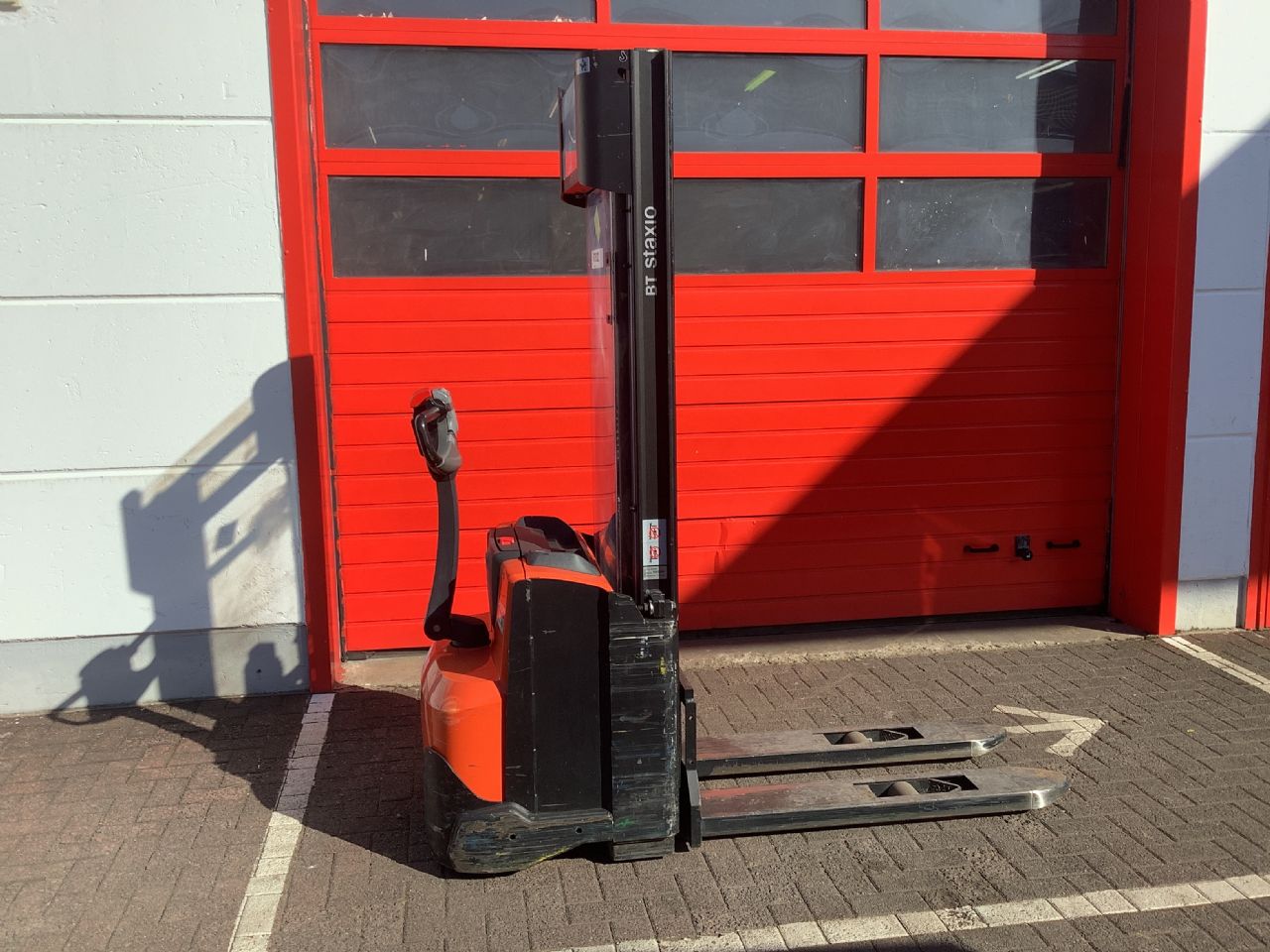 Toyota Gabelstapler Hochhubwagen <br>Toyota SWE120-Export <br>Baujahr 2019 <br>Betriebsstunden 2653 <br><br>Mietkauf 71,00 €/Monat 4 Hochhubwagen <br>Toyota SWE120-Export <br>Baujahr 2019 <br>Betriebsstunden 2653 <br><br>Mietkauf 71,00 €/Monat – Bild 4