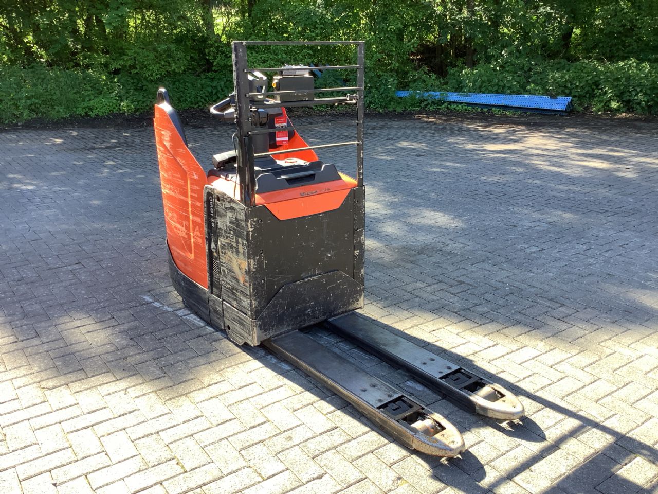 Toyota Gabelstapler Niederhubwagen <br>Toyota LPE200-Export <br>Baujahr 2024 <br>Betriebsstunden 1229 <br><br>Mietkauf 69,35 €/Monat 2 Niederhubwagen <br>Toyota LPE200-Export <br>Baujahr 2024 <br>Betriebsstunden 1229 <br><br>Mietkauf 69,35 €/Monat – Bild 2
