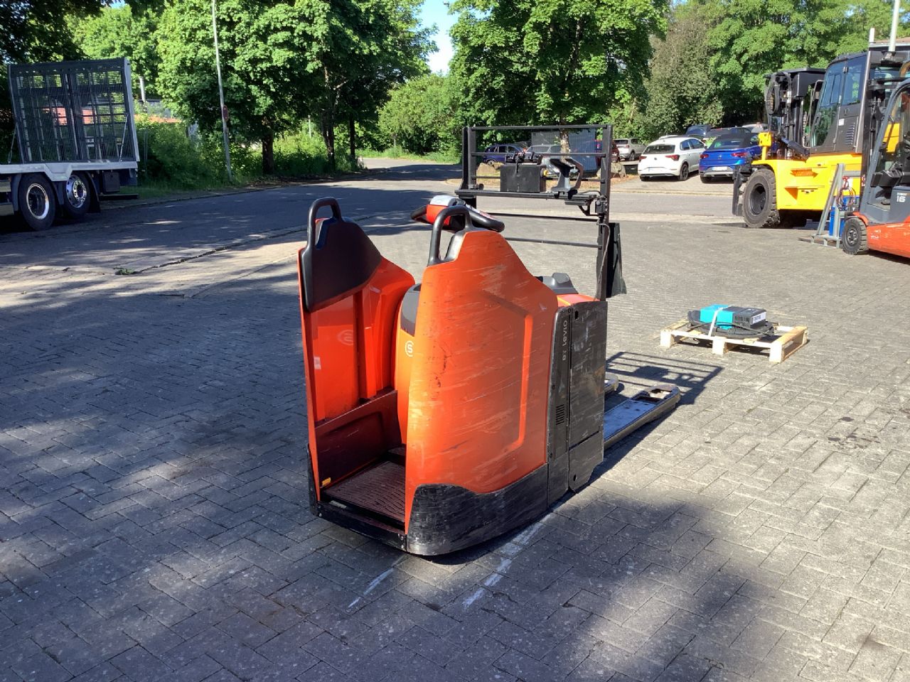 Toyota Gabelstapler Niederhubwagen <br>Toyota LPE200-Export <br>Baujahr 2024 <br>Betriebsstunden 1229 <br><br>Mietkauf 69,35 €/Monat 6 Niederhubwagen <br>Toyota LPE200-Export <br>Baujahr 2024 <br>Betriebsstunden 1229 <br><br>Mietkauf 69,35 €/Monat – Bild 6
