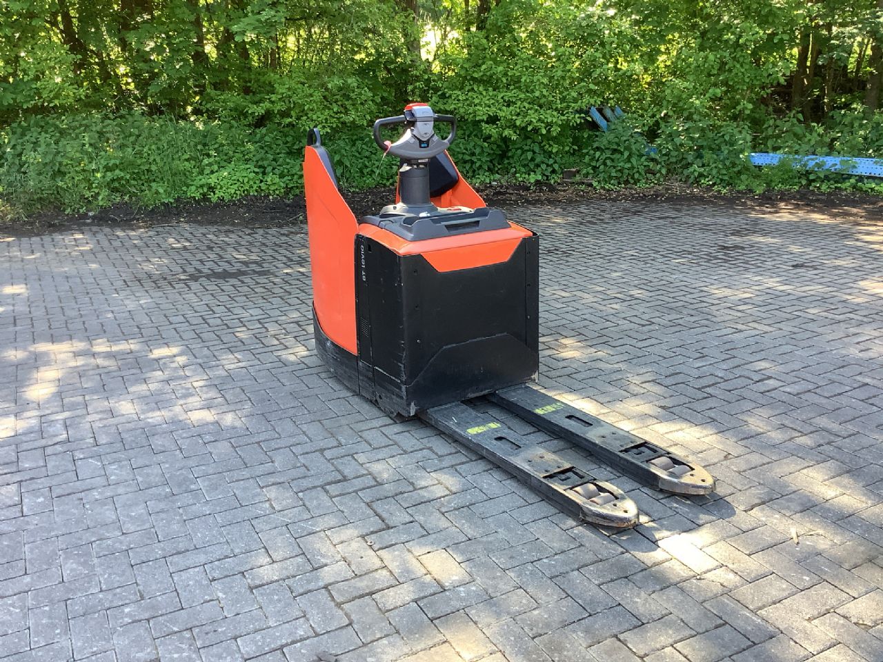Toyota Gabelstapler Niederhubwagen <br>Toyota LPE220 <br>Baujahr 2022 <br>Betriebsstunden 668 <br><br>Mietkauf 69,35 €/Monat 2 Niederhubwagen <br>Toyota LPE220 <br>Baujahr 2022 <br>Betriebsstunden 668 <br><br>Mietkauf 69,35 €/Monat – Bild 2