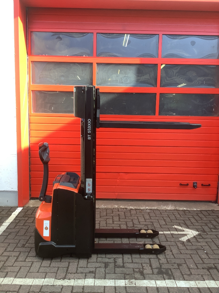 Toyota Gabelstapler Hochhubwagen <br>Toyota SWE120 <br>Baujahr 2026 <br>Betriebsstunden 0 <br><br>Angebot 2 Hochhubwagen <br>Toyota SWE120 <br>Baujahr 2026 <br>Betriebsstunden 0 <br><br>Angebot – Bild 2