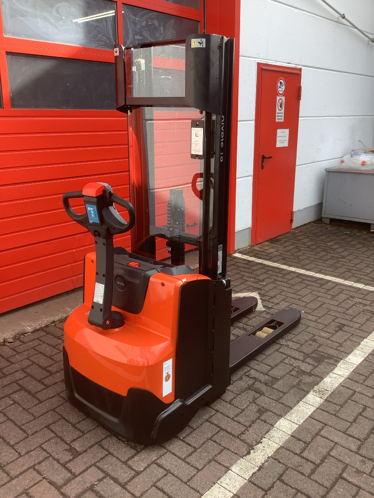 Toyota Gabelstapler Hochhubwagen <br>Toyota SWE120 <br>Baujahr 2026 <br>Betriebsstunden 0 <br><br>Angebot 6 Hochhubwagen <br>Toyota SWE120 <br>Baujahr 2026 <br>Betriebsstunden 0 <br><br>Angebot – Bild 6