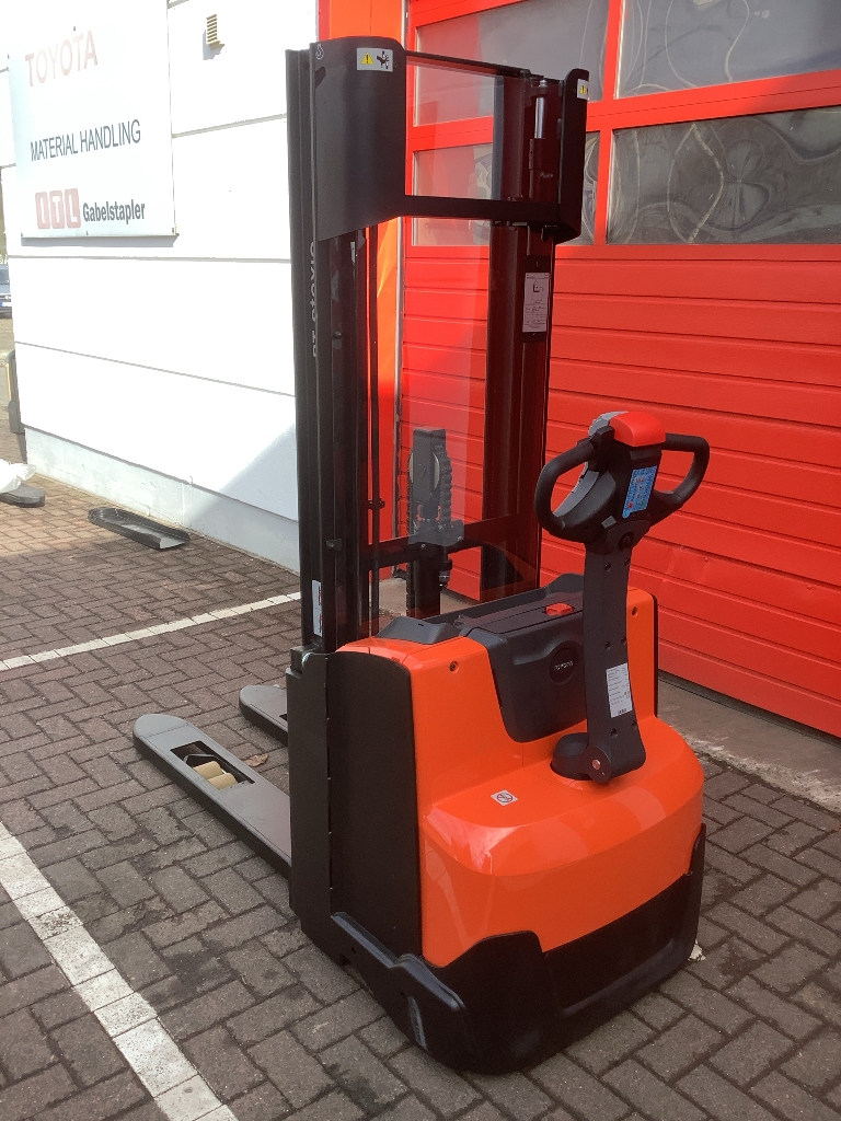Toyota Gabelstapler Hochhubwagen <br>Toyota SWE120 <br>Baujahr 2026 <br>Betriebsstunden 0 <br><br>Angebot 8 Hochhubwagen <br>Toyota SWE120 <br>Baujahr 2026 <br>Betriebsstunden 0 <br><br>Angebot – Bild 8