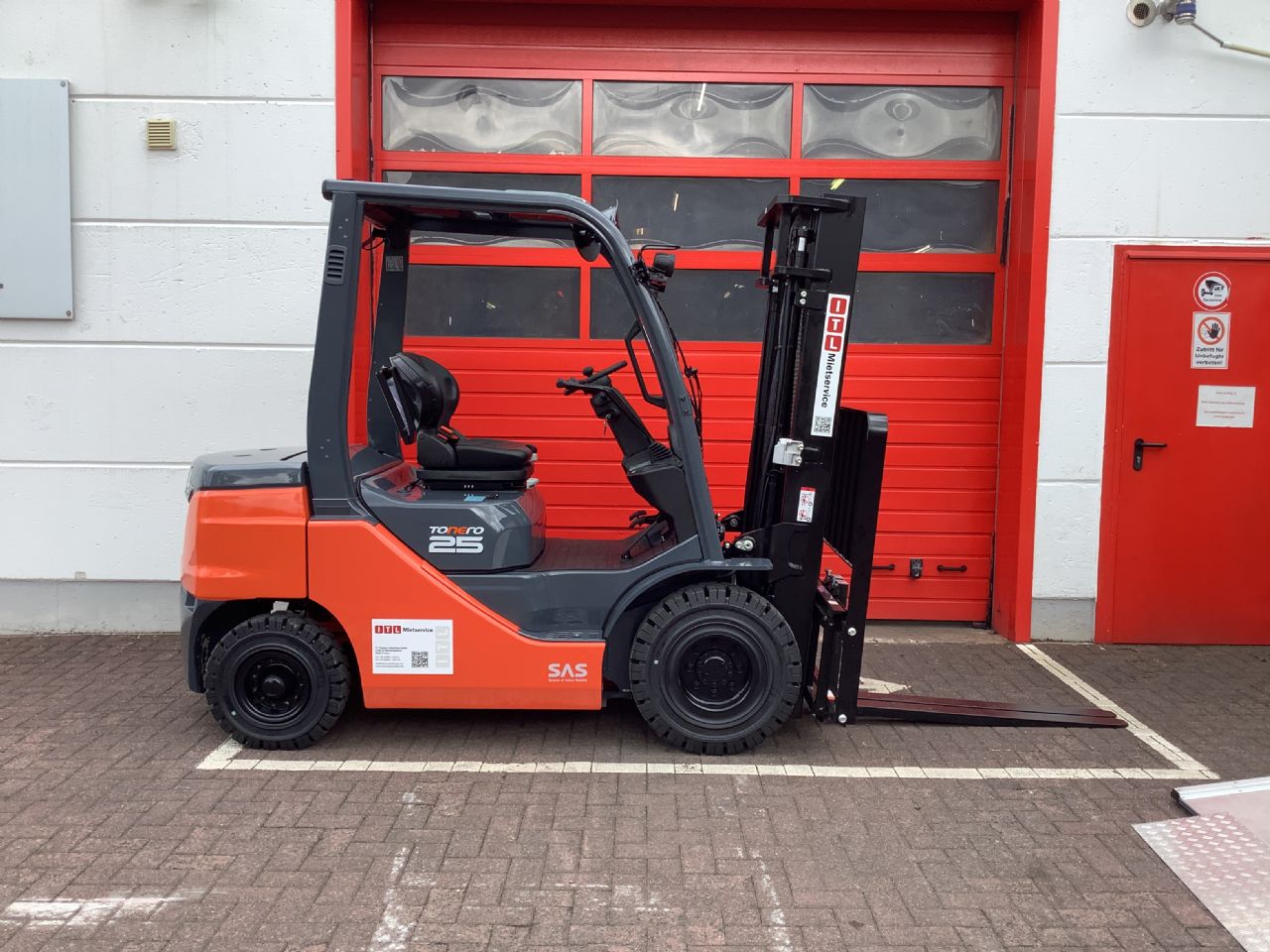 Toyota Gabelstapler Toyota Verbrenner Dieselstapler <br>Toyota 52-8FDF25 <br>Baujahr 2026 <br>Betriebsstunden 0 <br><br>Mietkauf 445,00 €/Monat 1 Toyota Verbrenner Dieselstapler <br>Toyota 52-8FDF25 <br>Baujahr 2026 <br>Betriebsstunden 0 <br><br>Mietkauf 445,00 €/Monat