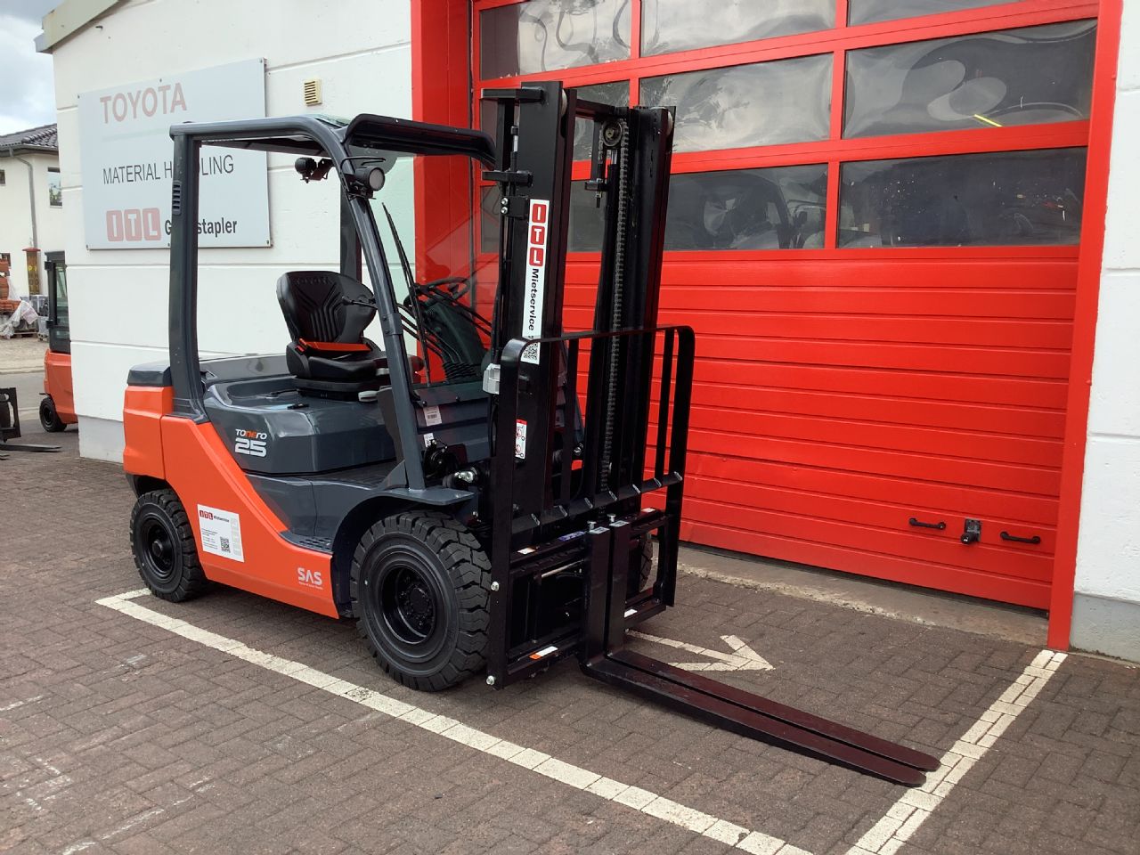 Toyota Gabelstapler Toyota Verbrenner Dieselstapler <br>Toyota 52-8FDF25 <br>Baujahr 2026 <br>Betriebsstunden 0 <br><br>Mietkauf 445,00 €/Monat 3 Toyota Verbrenner Dieselstapler <br>Toyota 52-8FDF25 <br>Baujahr 2026 <br>Betriebsstunden 0 <br><br>Mietkauf 445,00 €/Monat – Bild 3