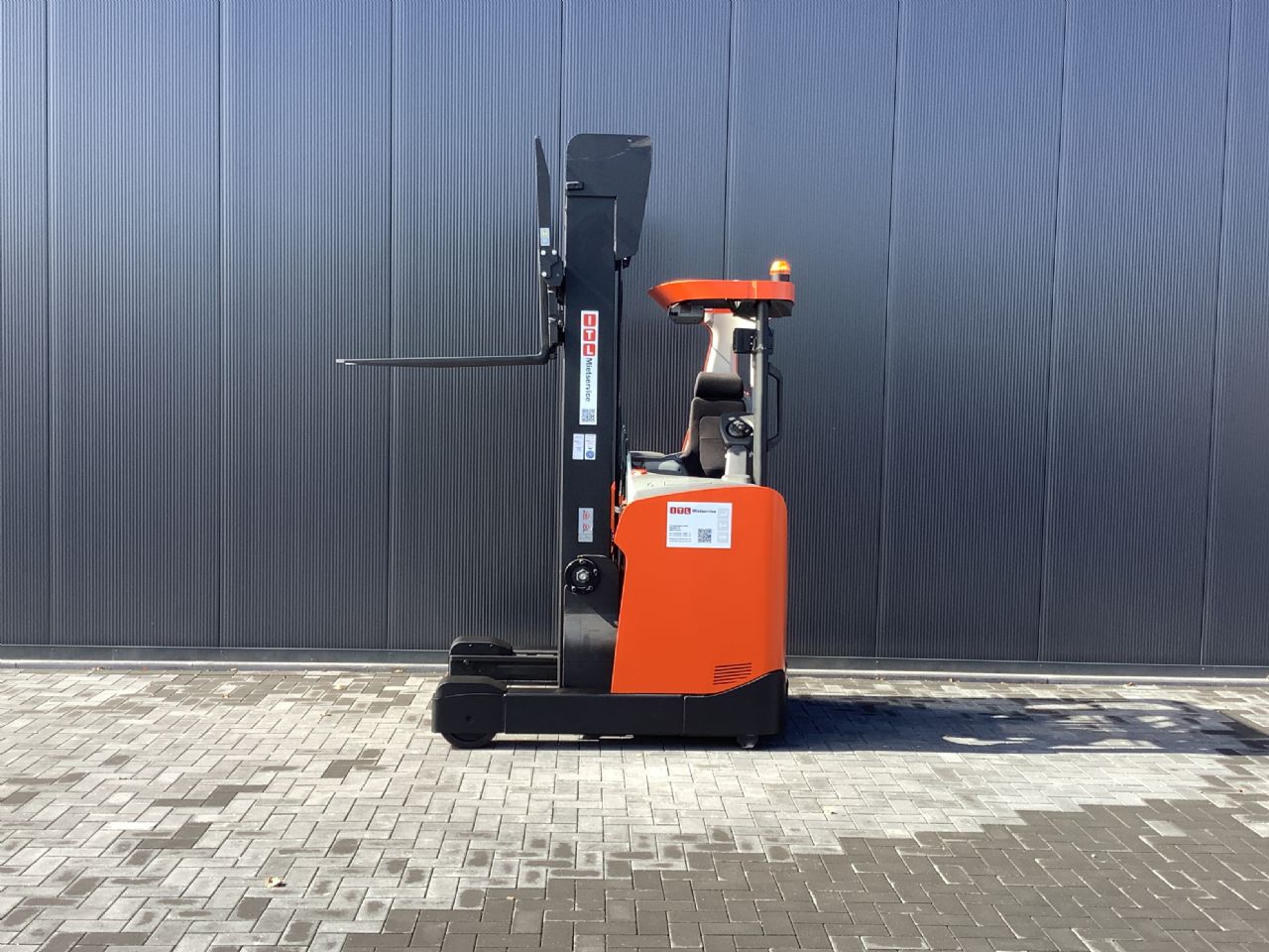 Toyota Gabelstapler Schubmaststapler <br>Toyota RRE140H <br>Baujahr 2018 <br>Betriebsstunden 1015 <br><br>Mietkauf 163,47 €/Monat 2 Schubmaststapler <br>Toyota RRE140H <br>Baujahr 2018 <br>Betriebsstunden 1015 <br><br>Mietkauf 163,47 €/Monat – Bild 2