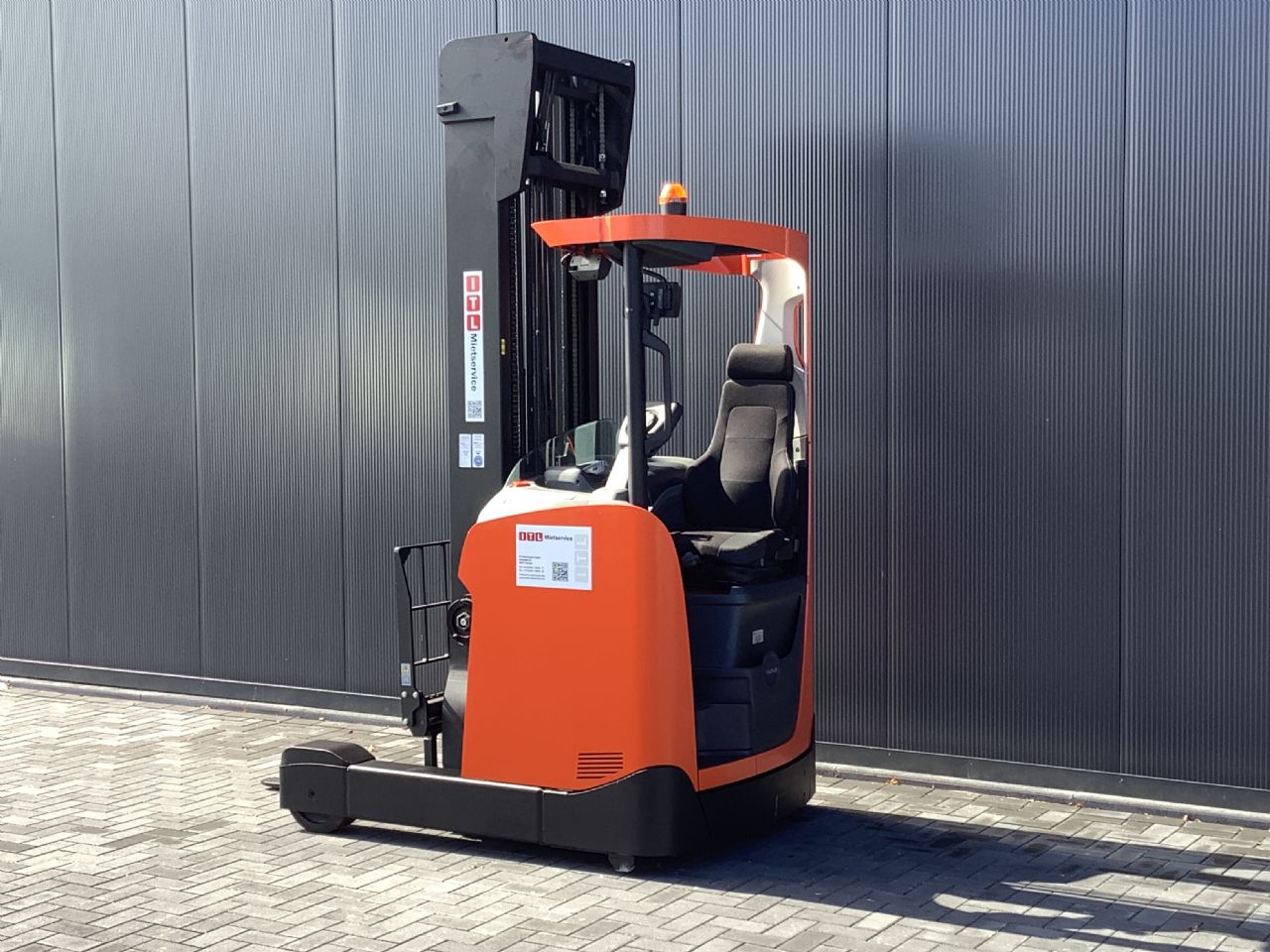 Toyota Gabelstapler Schubmaststapler <br>Toyota RRE140H <br>Baujahr 2018 <br>Betriebsstunden 1015 <br><br>Mietkauf 163,47 €/Monat 5 Schubmaststapler <br>Toyota RRE140H <br>Baujahr 2018 <br>Betriebsstunden 1015 <br><br>Mietkauf 163,47 €/Monat – Bild 5