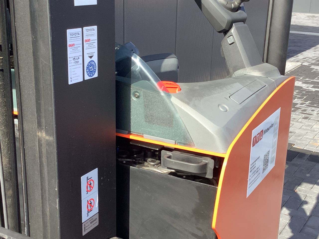 Toyota Gabelstapler Schubmaststapler <br>Toyota RRE140H <br>Baujahr 2018 <br>Betriebsstunden 1015 <br><br>Mietkauf 163,47 €/Monat 7 Schubmaststapler <br>Toyota RRE140H <br>Baujahr 2018 <br>Betriebsstunden 1015 <br><br>Mietkauf 163,47 €/Monat – Bild 7