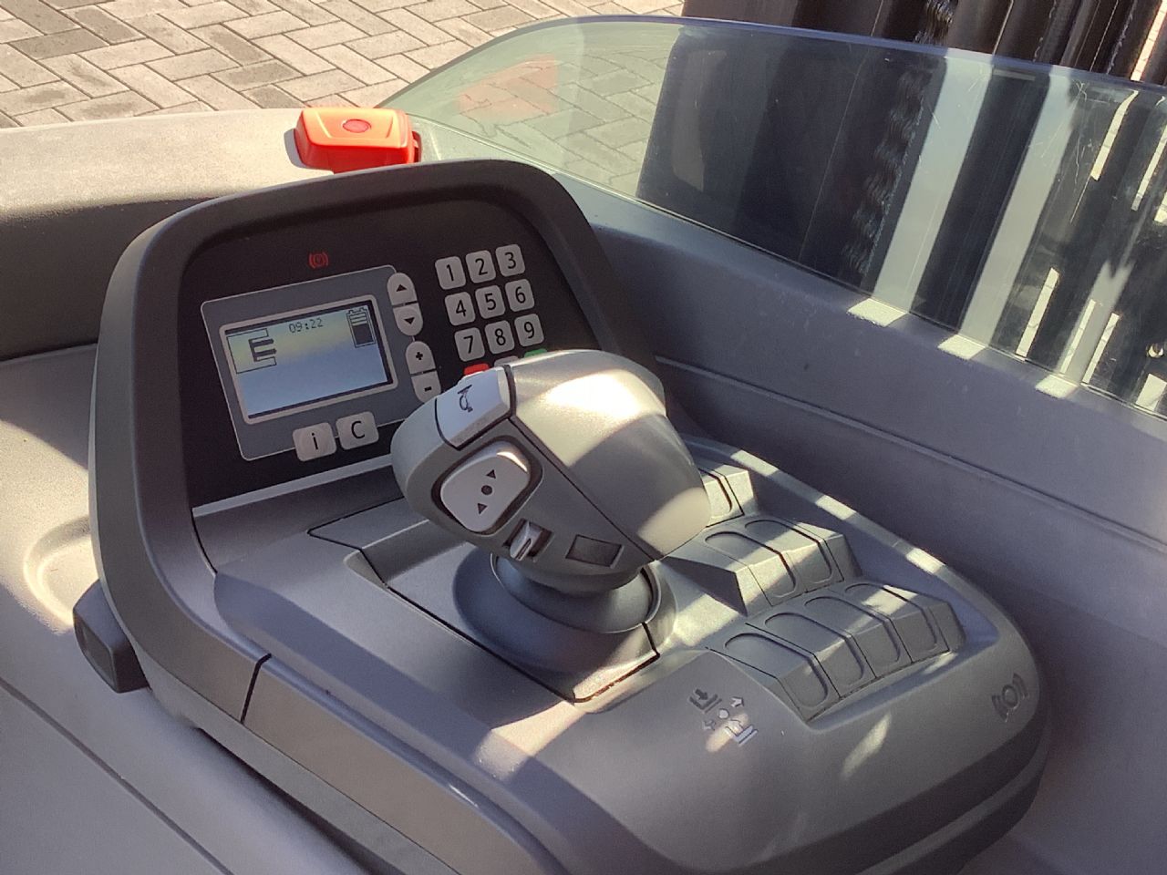 Toyota Gabelstapler Schubmaststapler <br>Toyota RRE140H <br>Baujahr 2018 <br>Betriebsstunden 1015 <br><br>Mietkauf 163,47 €/Monat 8 Schubmaststapler <br>Toyota RRE140H <br>Baujahr 2018 <br>Betriebsstunden 1015 <br><br>Mietkauf 163,47 €/Monat – Bild 8