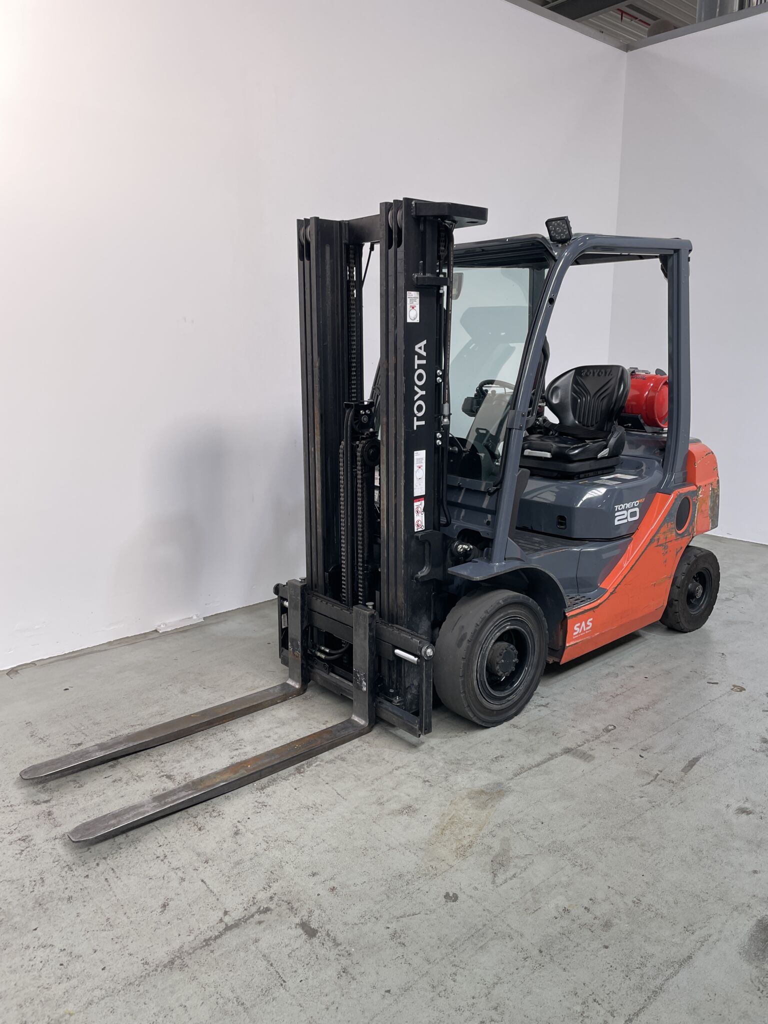 Toyota Gabelstapler Toyota Verbrenner Treibgasstapler <br>Toyota 06-8FG20F <br>Baujahr 2018 <br>Betriebsstunden 3357 <br><br>Mietkauf 231,17 €/Monat 1 Toyota Verbrenner Treibgasstapler <br>Toyota 06-8FG20F <br>Baujahr 2018 <br>Betriebsstunden 3357 <br><br>Mietkauf 231,17 €/Monat