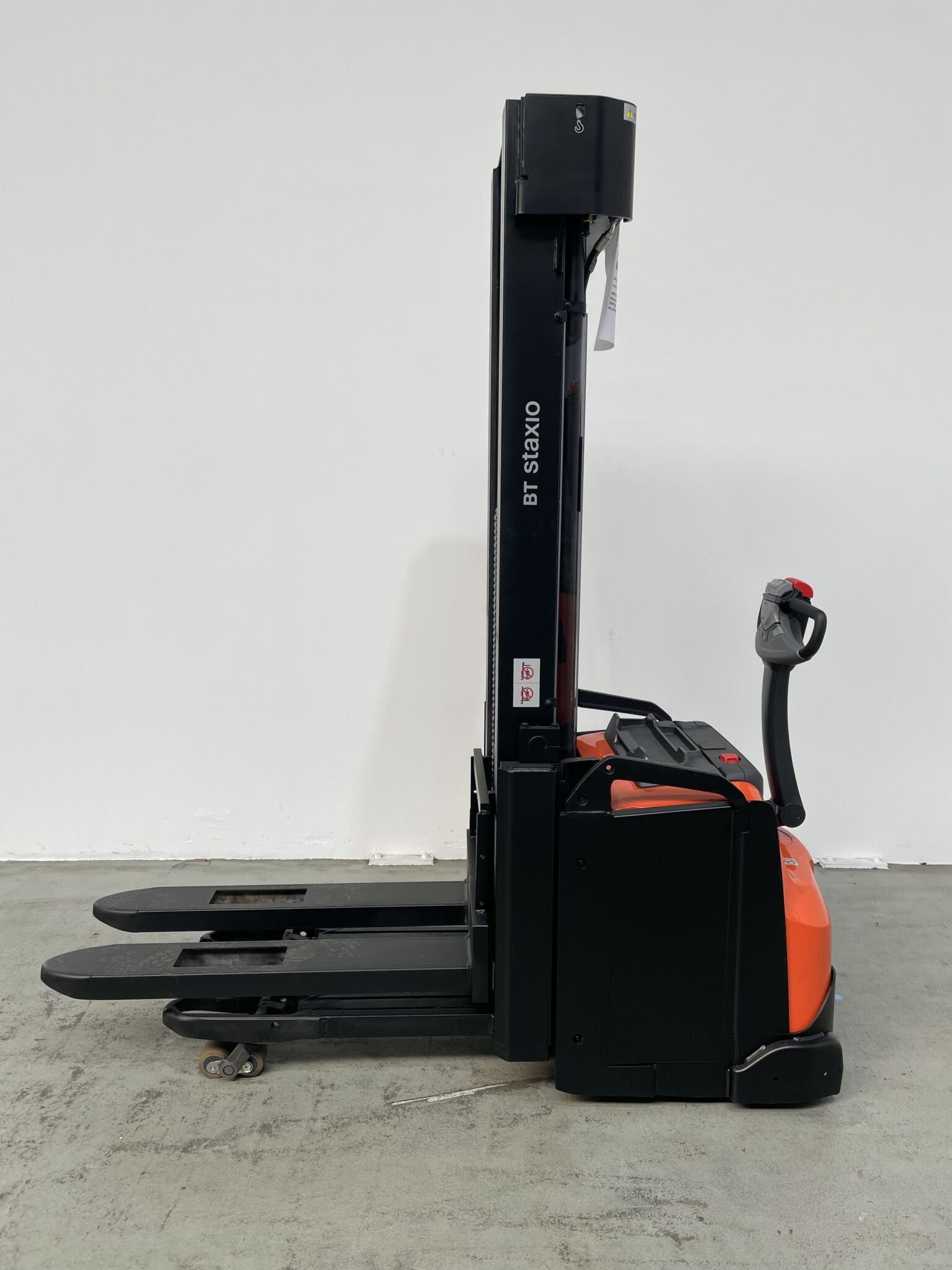 Toyota Gabelstapler Hochhubwagen <br>Toyota SWE160L *sofort verfügbar* <br>Baujahr 2018 <br>Betriebsstunden 2325 <br><br>Mietkauf 132,10 €/Monat 1 Hochhubwagen <br>Toyota SWE160L *sofort verfügbar* <br>Baujahr 2018 <br>Betriebsstunden 2325 <br><br>Mietkauf 132,10 €/Monat