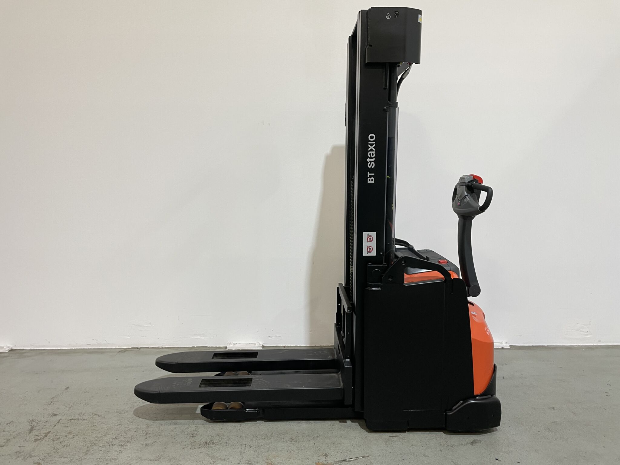 Toyota Gabelstapler Hochhubwagen <br>Toyota SWE160 <br>Baujahr 2019 <br>Betriebsstunden 1821 <br><br>Mietkauf 118,89 €/Monat 1 Hochhubwagen <br>Toyota SWE160 <br>Baujahr 2019 <br>Betriebsstunden 1821 <br><br>Mietkauf 118,89 €/Monat