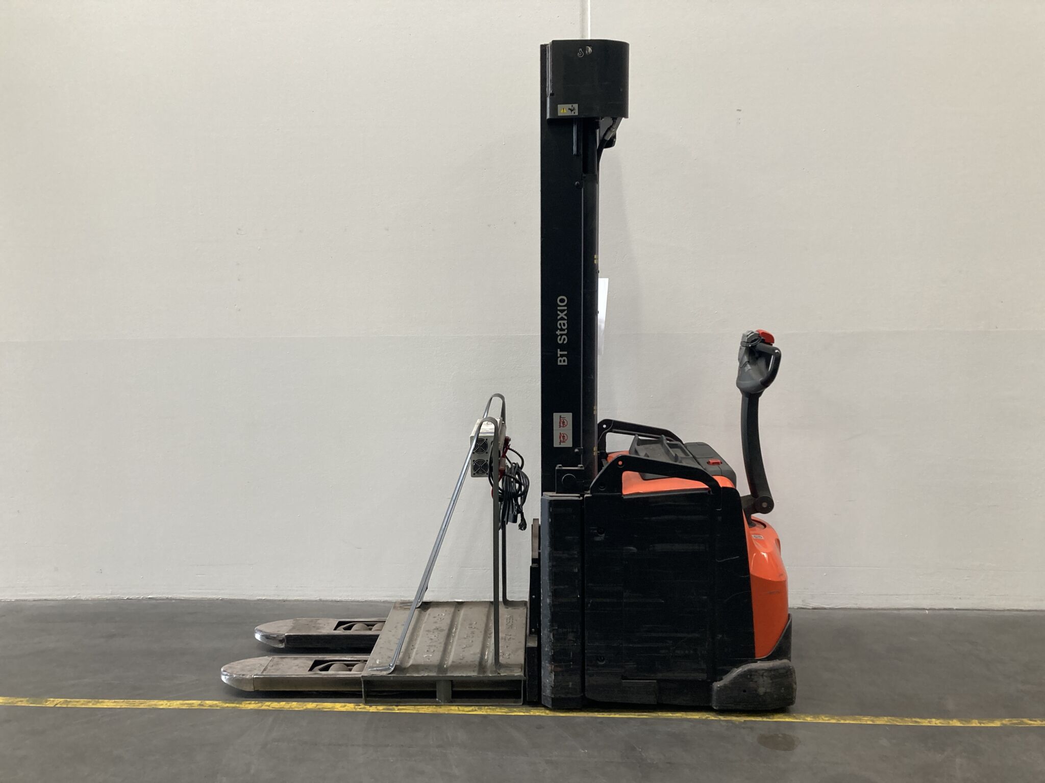 Toyota Gabelstapler Hochhubwagen <br>Toyota SWE160L <br>Baujahr 2019 <br>Betriebsstunden 1371 <br><br>Mietkauf 132,10 €/Monat 1 Hochhubwagen <br>Toyota SWE160L <br>Baujahr 2019 <br>Betriebsstunden 1371 <br><br>Mietkauf 132,10 €/Monat