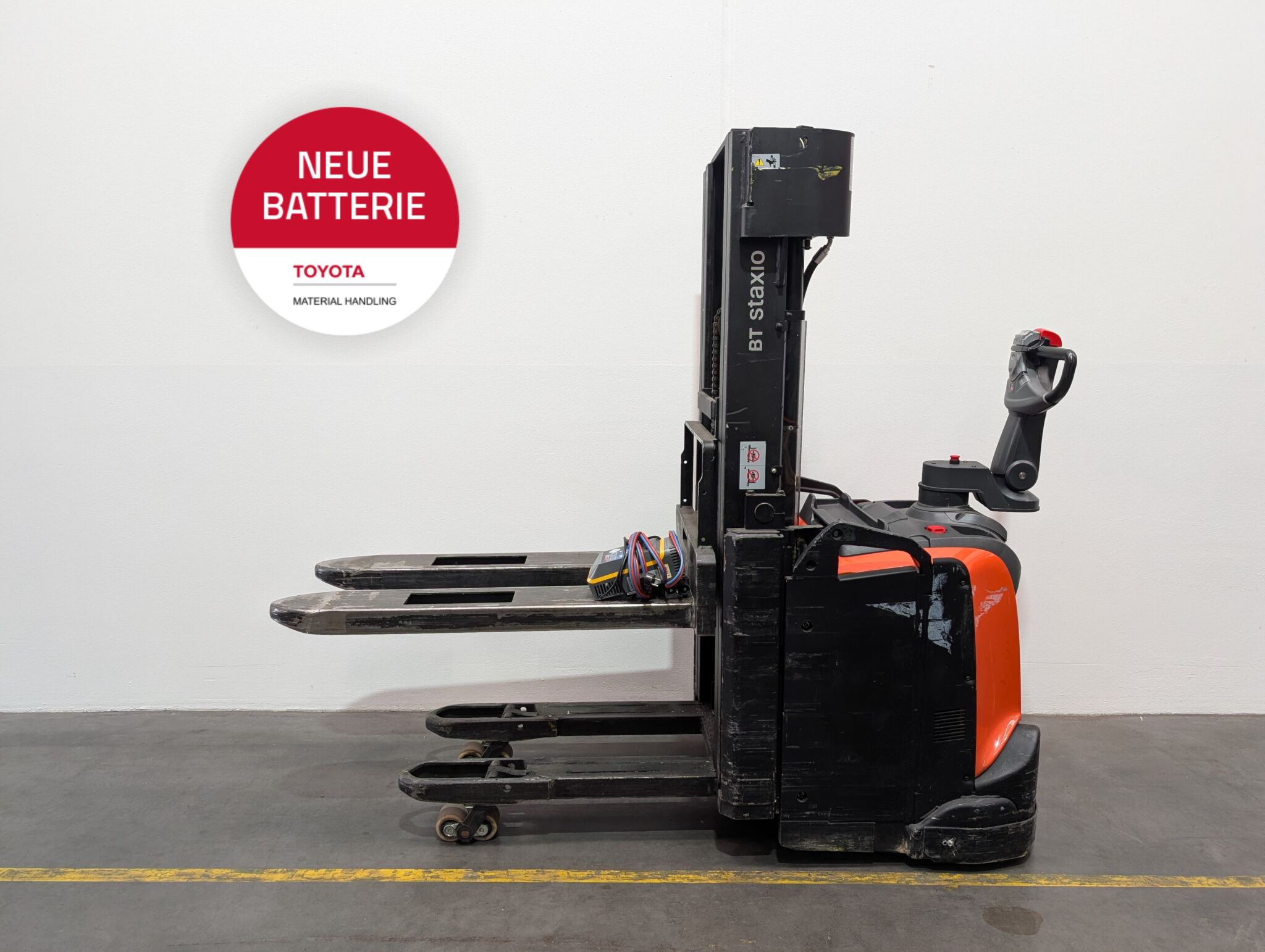 Toyota Gabelstapler Hochhubwagen <br>Toyota SPE200L <br>Baujahr 2019 <br>Betriebsstunden 1898 <br><br>Mietkauf 118,89 €/Monat 1 Hochhubwagen <br>Toyota SPE200L <br>Baujahr 2019 <br>Betriebsstunden 1898 <br><br>Mietkauf 118,89 €/Monat