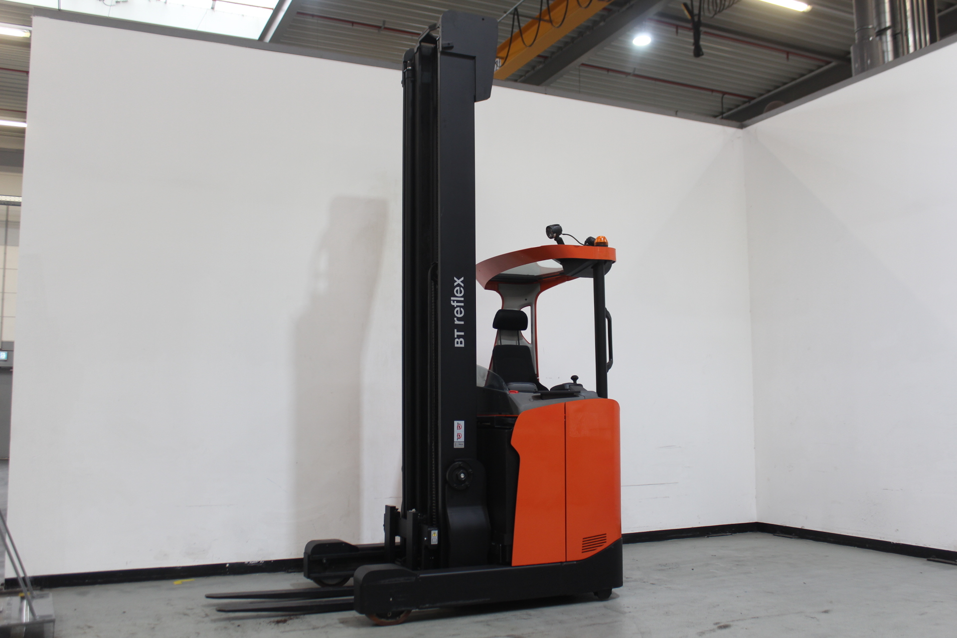 Toyota Gabelstapler Schubmaststapler <br>Toyota RRE160HE <br>Baujahr 2020 <br>Betriebsstunden 3639 <br><br>Mietkauf 249,33 €/Monat 1 Schubmaststapler <br>Toyota RRE160HE <br>Baujahr 2020 <br>Betriebsstunden 3639 <br><br>Mietkauf 249,33 €/Monat