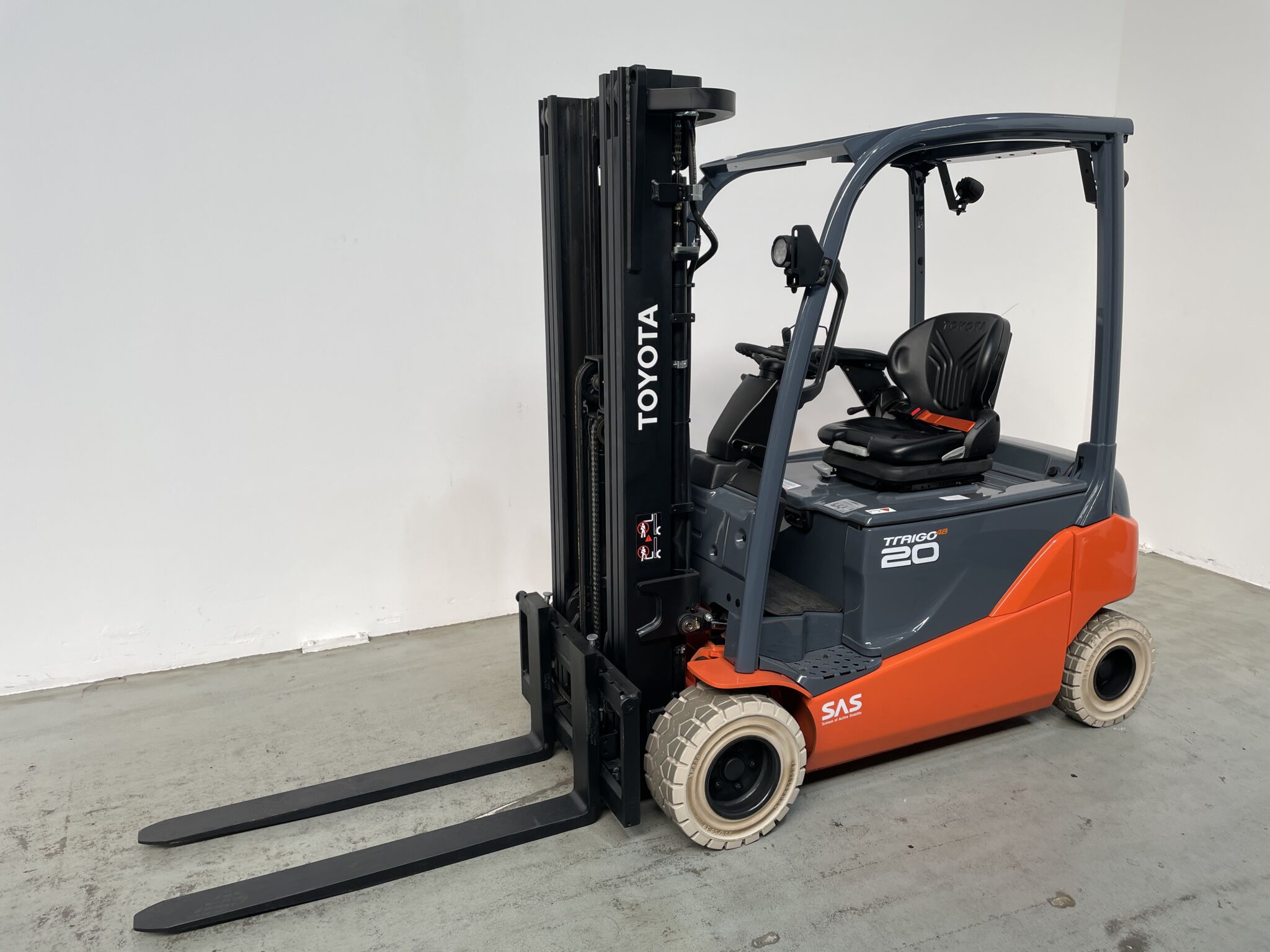 Toyota Gabelstapler Toyota Elektro 4-Rad Stapler <br>Toyota 8FBM20T <br>Baujahr 2020 <br>Betriebsstunden 6279 <br><br>Mietkauf 321,98 €/Monat 1 Toyota Elektro 4-Rad Stapler <br>Toyota 8FBM20T <br>Baujahr 2020 <br>Betriebsstunden 6279 <br><br>Mietkauf 321,98 €/Monat