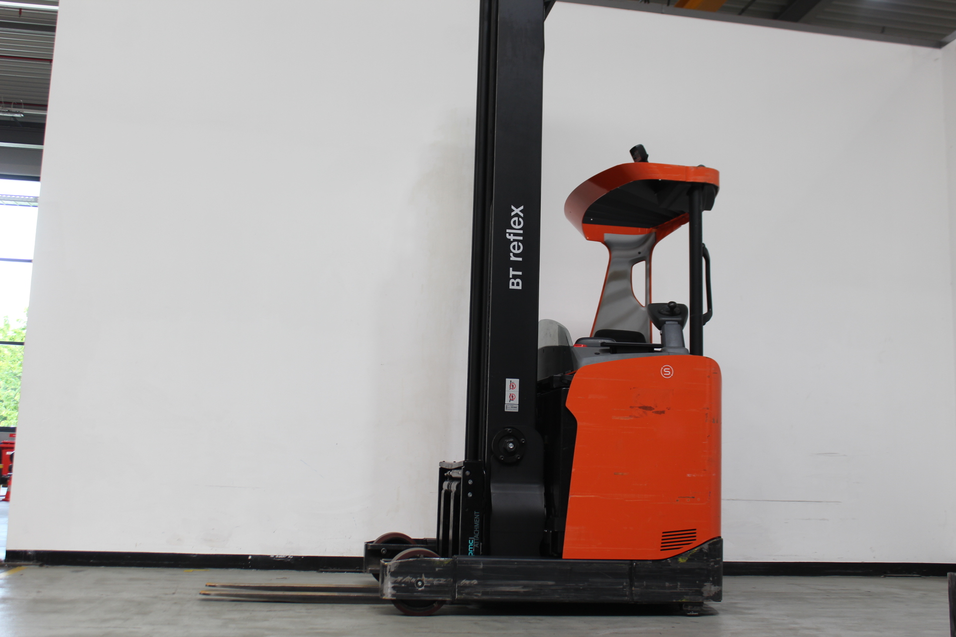 Toyota Gabelstapler Schubmaststapler <br>Toyota RRE140H <br>Baujahr 2020 <br>Betriebsstunden 4663 <br><br>Mietkauf 196,49 €/Monat 25 Toyota-Gabelstapler-59840 2010027390 1