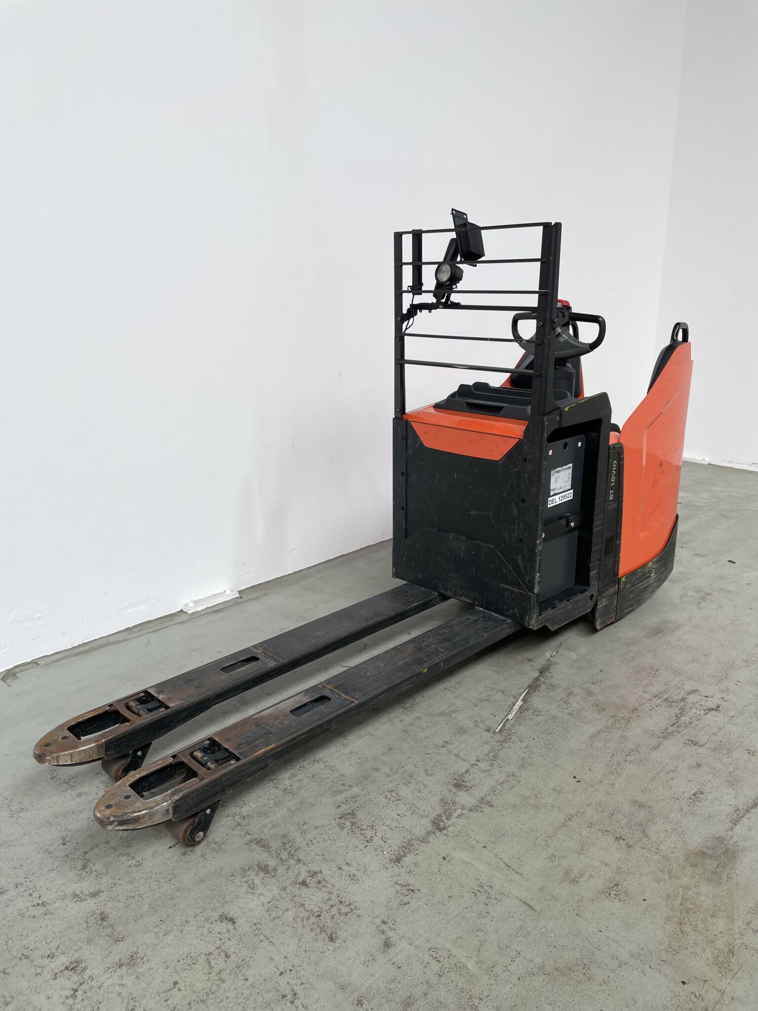 Toyota Gabelstapler Niederhubwagen <br>Toyota LPE220 <br>Baujahr 2021 <br>Betriebsstunden 1923 <br><br> 1 Niederhubwagen <br>Toyota LPE220 <br>Baujahr 2021 <br>Betriebsstunden 1923 <br><br>