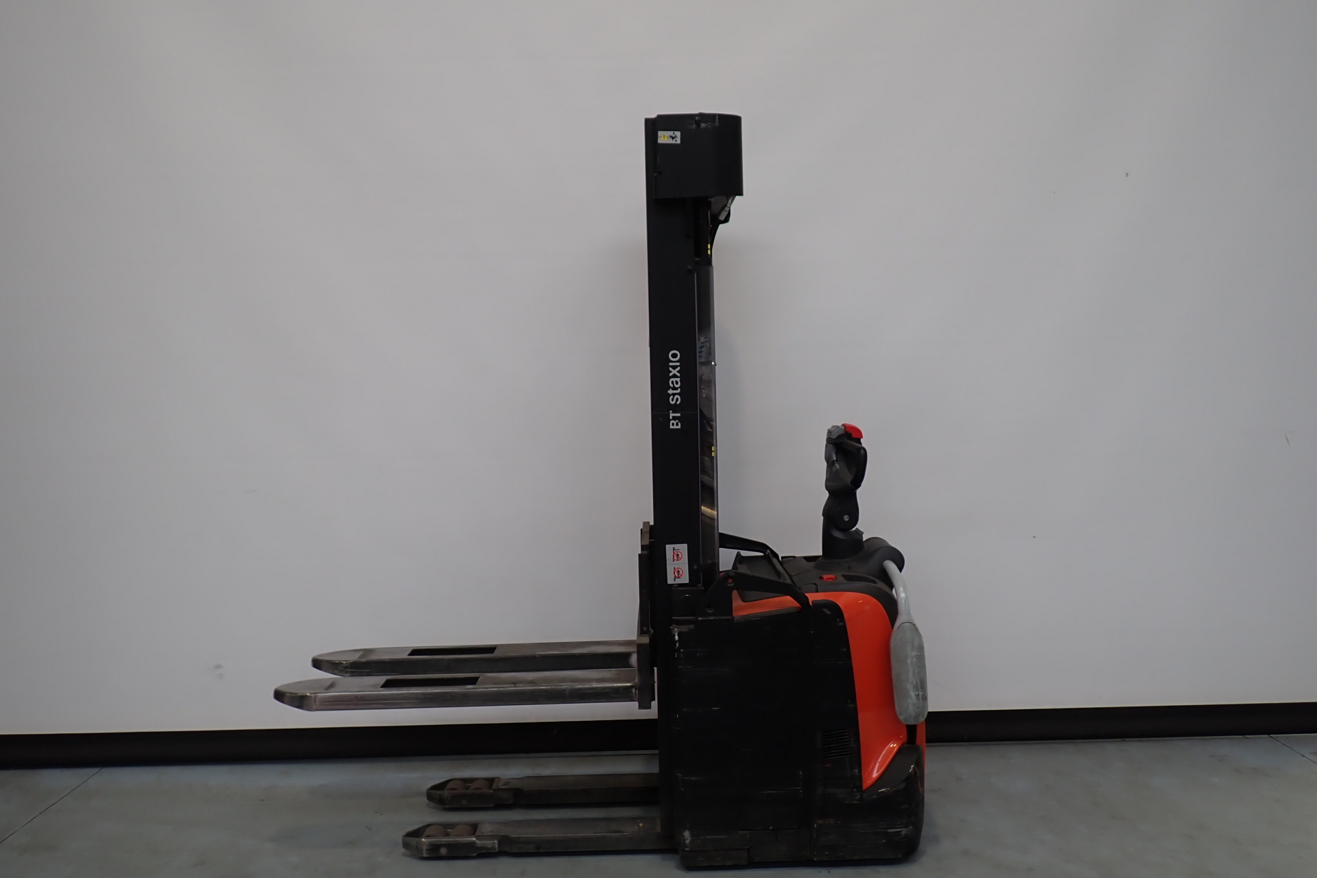Toyota Gabelstapler Hochhubwagen <br>Toyota SPE160 <br>Baujahr 2021 <br>Betriebsstunden 2117 <br><br>Mietkauf 140,35 €/Monat 1 Hochhubwagen <br>Toyota SPE160 <br>Baujahr 2021 <br>Betriebsstunden 2117 <br><br>Mietkauf 140,35 €/Monat