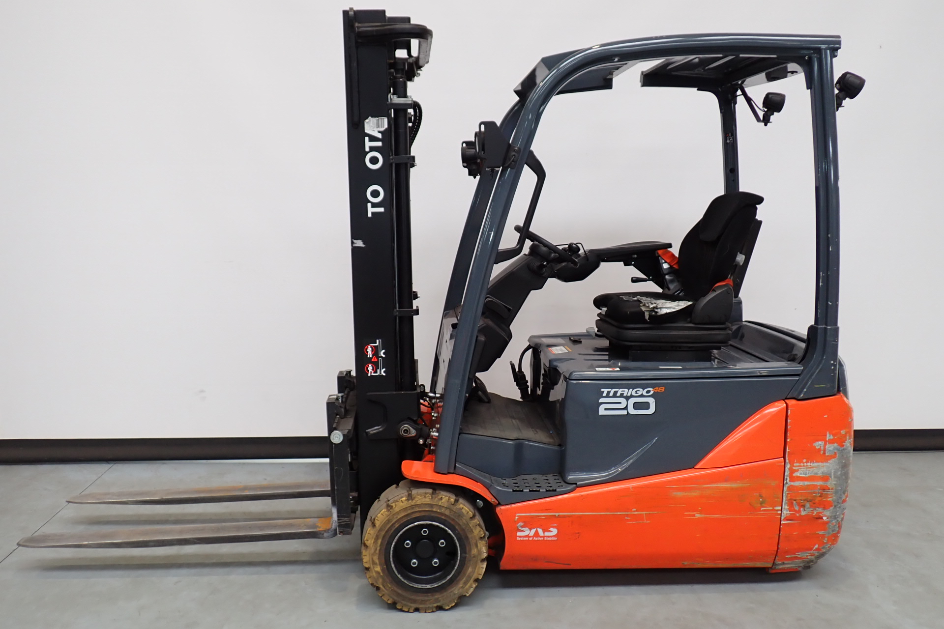 Toyota Gabelstapler Toyota Elektro 3-Rad Stapler <br>Toyota 8FBE20T <br>Baujahr 2021 <br>Betriebsstunden 2672 <br><br>Mietkauf 260,89 €/Monat 1 Toyota Elektro 3-Rad Stapler <br>Toyota 8FBE20T <br>Baujahr 2021 <br>Betriebsstunden 2672 <br><br>Mietkauf 260,89 €/Monat