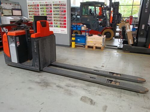 Toyota Gabelstapler Horizontalkommissionierer <br>Toyota OSE250P <br>Baujahr 2022 <br>Betriebsstunden 2188 <br><br>Mietkauf 107,33 €/Monat 3 Toyota-Gabelstapler-59840 2205010796 1
