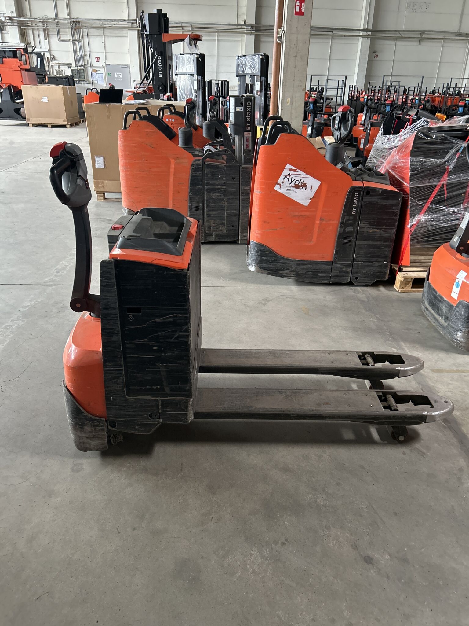 Toyota Gabelstapler Niederhubwagen <br>Toyota LWE200 <br>Baujahr 2022 <br>Betriebsstunden 1256 <br><br>Mietkauf 57,79 €/Monat 1 Niederhubwagen <br>Toyota LWE200 <br>Baujahr 2022 <br>Betriebsstunden 1256 <br><br>Mietkauf 57,79 €/Monat