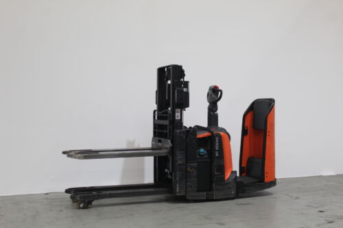 Toyota Gabelstapler Hochhubwagen <br>Toyota SPE200D <br>Baujahr 2023 <br>Betriebsstunden 1559 <br><br>Mietkauf 115,58 €/Monat 6 Toyota-Gabelstapler-59840 2301003736 1 1