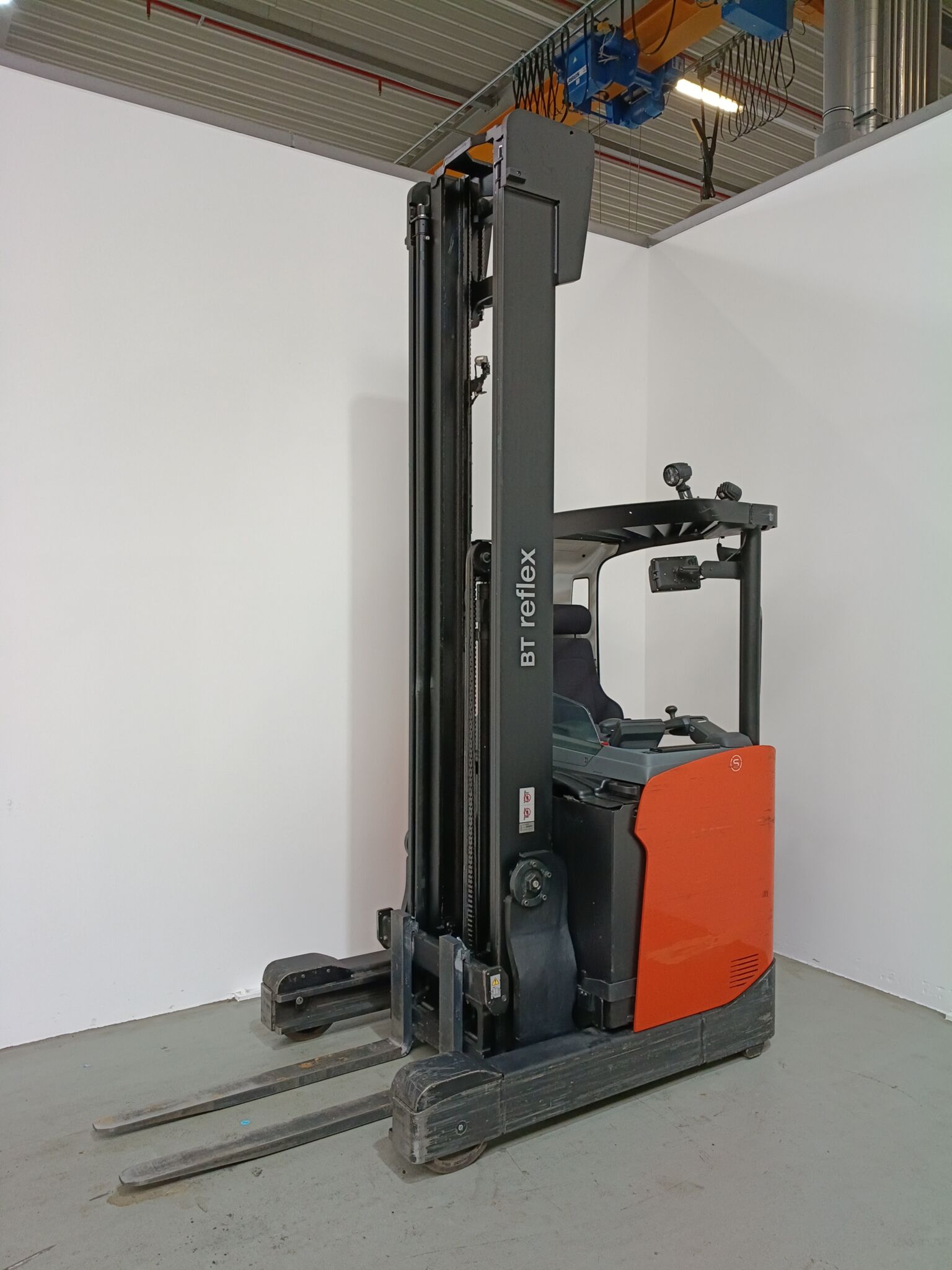 Toyota Gabelstapler Schubmaststapler <br>Toyota RRE160H <br>Baujahr 2023 <br>Betriebsstunden 2716 <br><br>Mietkauf 305,47 €/Monat 20 Toyota-Gabelstapler-59840 2301040147 1 scaled