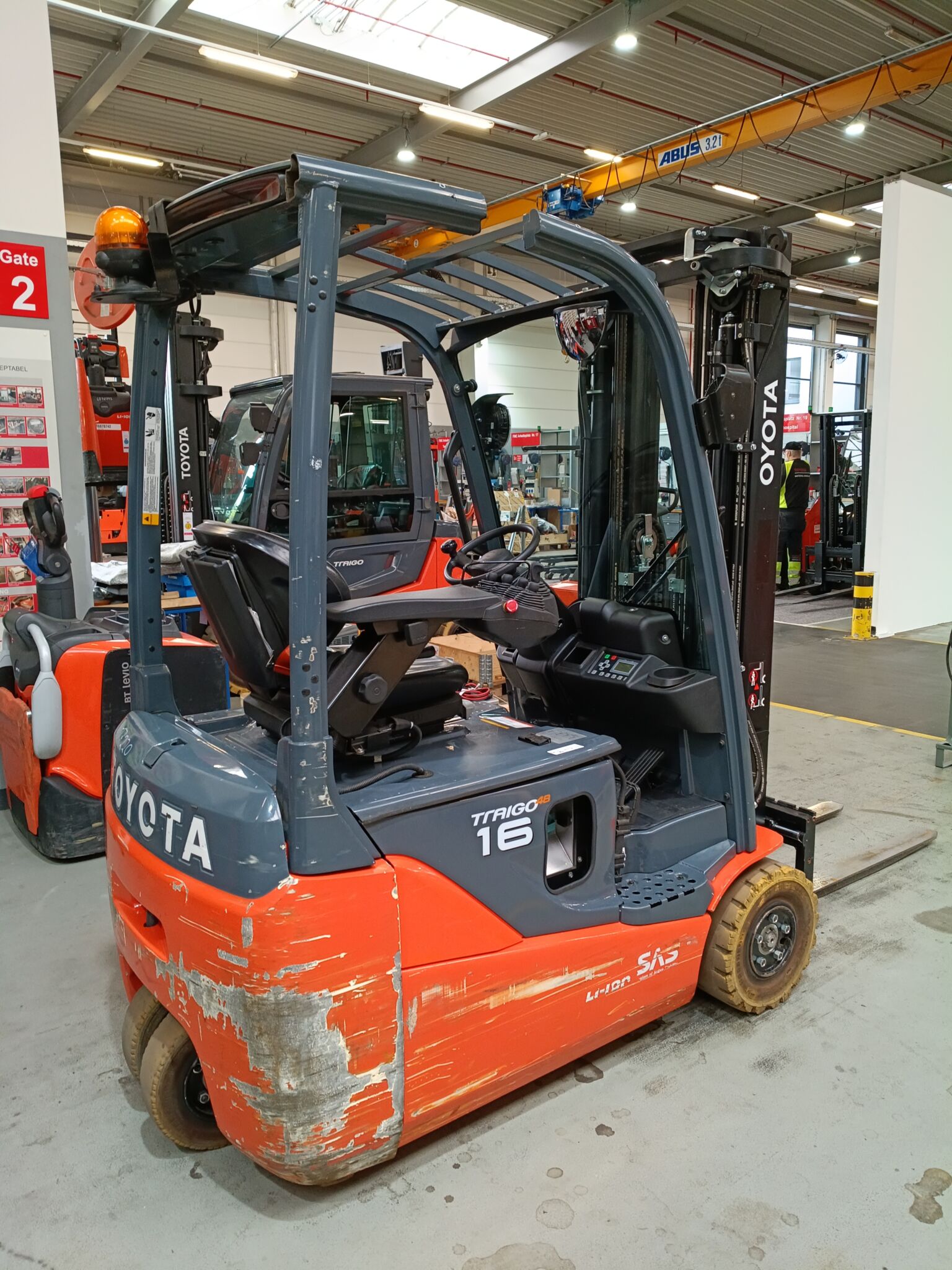 Toyota Gabelstapler Toyota Elektro 3-Rad Stapler <br>Toyota 8FBEK16T <br>Baujahr 2023 <br>Betriebsstunden 3542 <br><br>Mietkauf 406,20 €/Monat 1 Toyota Elektro 3-Rad Stapler <br>Toyota 8FBEK16T <br>Baujahr 2023 <br>Betriebsstunden 3542 <br><br>Mietkauf 406,20 €/Monat