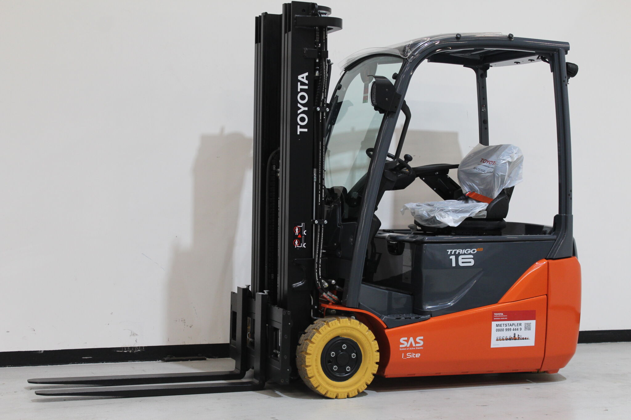 Toyota Gabelstapler Toyota Elektro 3-Rad Stapler <br>Toyota 8FBE16T <br>Baujahr 2023 <br>Betriebsstunden 4407 <br><br>Mietkauf 328,59 €/Monat 1 Toyota Elektro 3-Rad Stapler <br>Toyota 8FBE16T <br>Baujahr 2023 <br>Betriebsstunden 4407 <br><br>Mietkauf 328,59 €/Monat