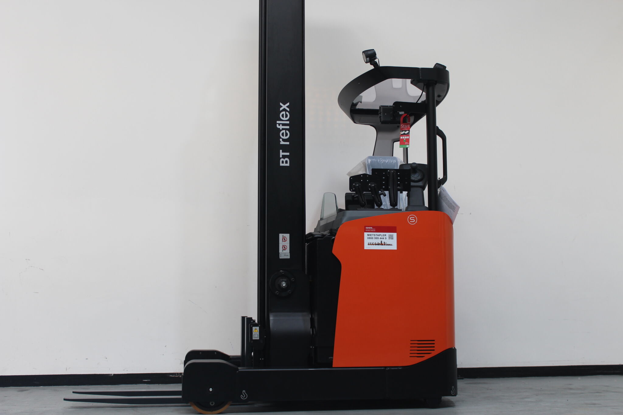 Toyota Gabelstapler Schubmaststapler <br>Toyota RRE160H <br>Baujahr 2023 <br>Betriebsstunden 1826 <br><br>Mietkauf 293,34 €/Monat 18 Toyota-Gabelstapler-59840 2304024246 1 scaled