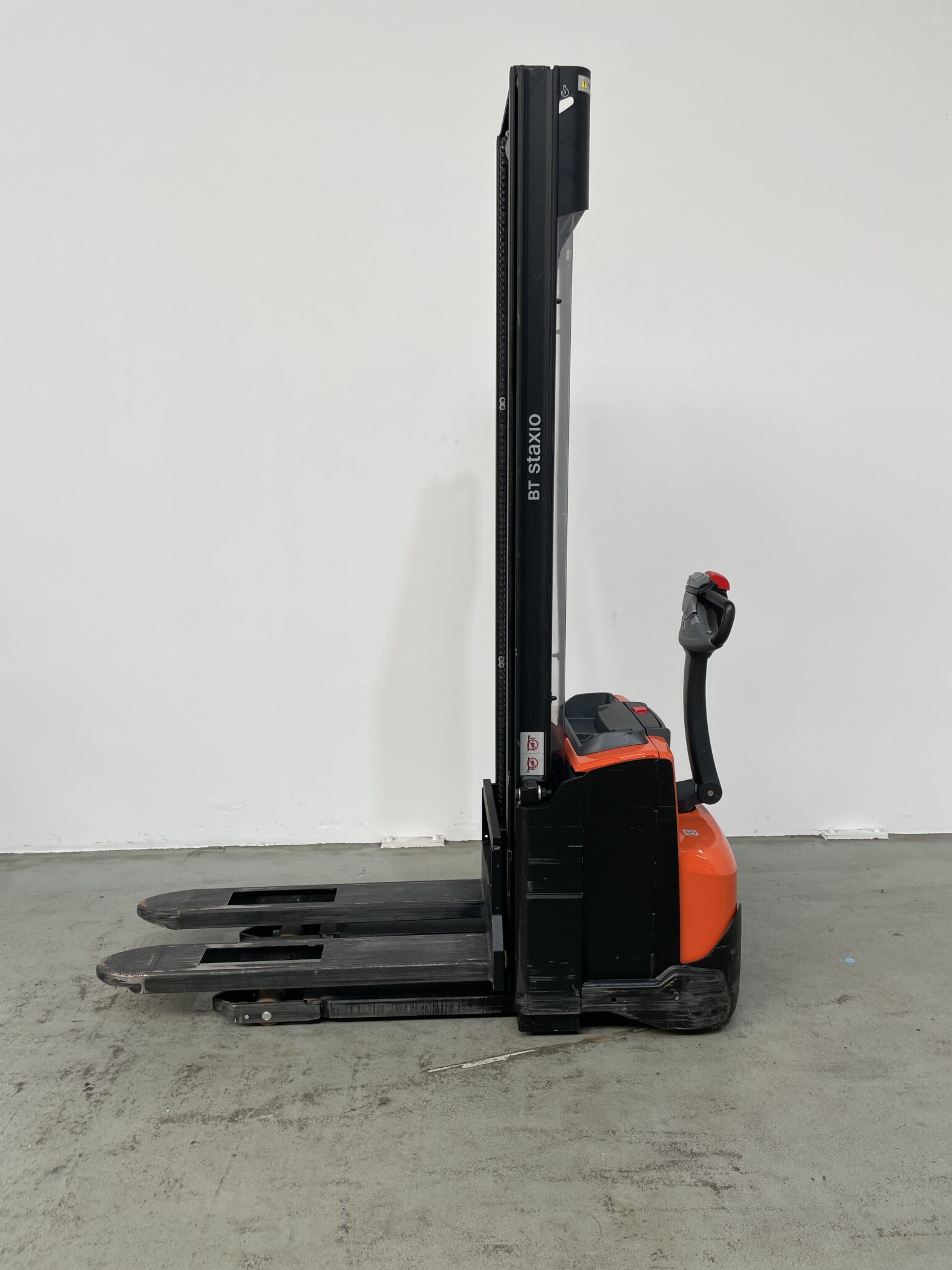 Toyota Gabelstapler Hochhubwagen <br>Toyota SWE120 <br>Baujahr 2023 <br>Betriebsstunden 636 <br><br>Mietkauf 80,91 €/Monat 1 Hochhubwagen <br>Toyota SWE120 <br>Baujahr 2023 <br>Betriebsstunden 636 <br><br>Mietkauf 80,91 €/Monat
