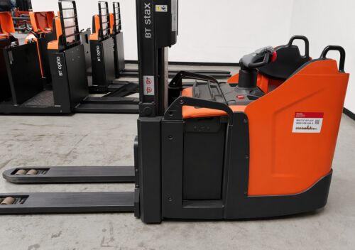 Toyota Gabelstapler Hochhubwagen <br>Toyota SPE200D <br>Baujahr 2023 <br>Betriebsstunden 613 <br><br>Mietkauf 148,61 €/Monat 7 Toyota-Gabelstapler-59840 2312002339 1