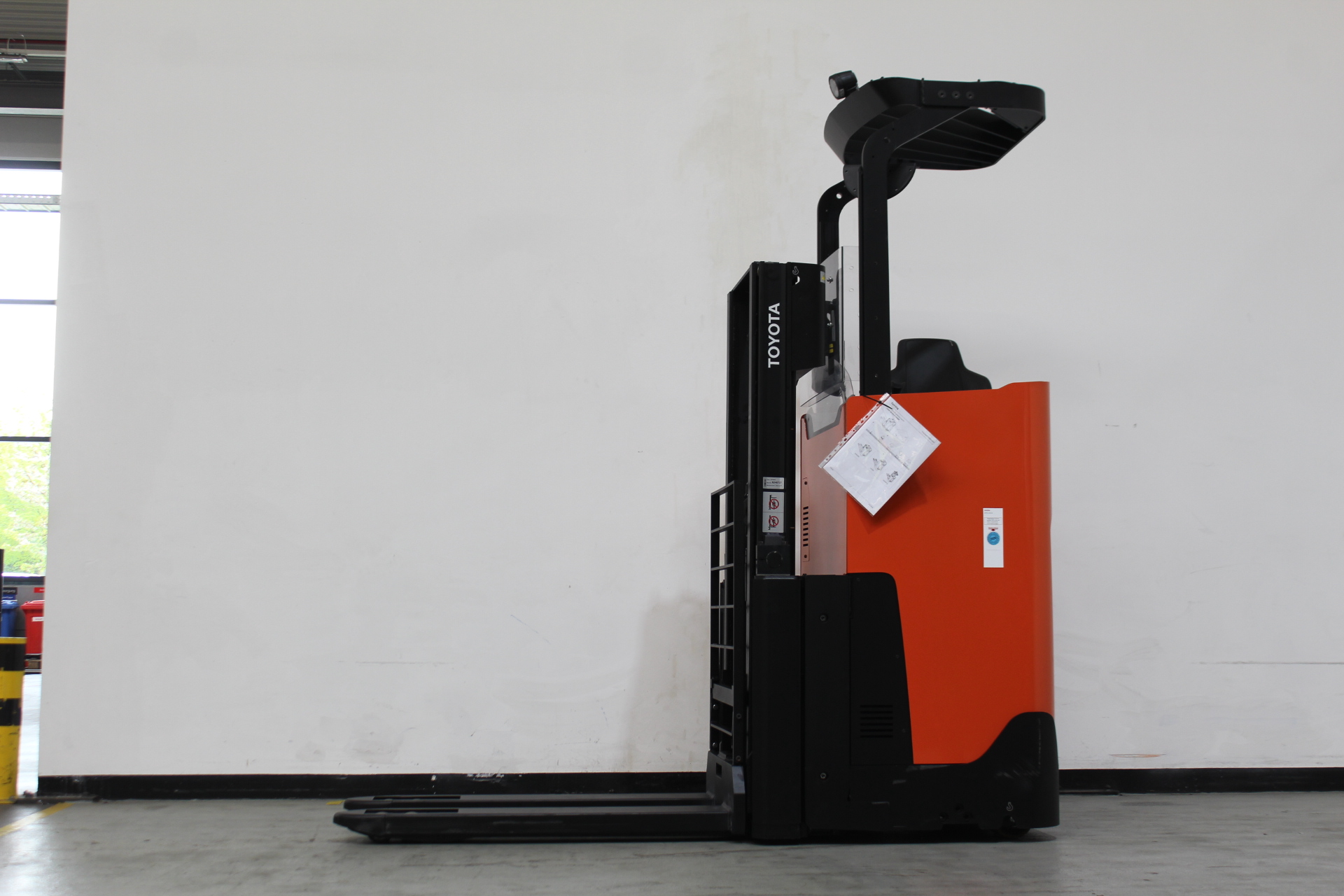 Toyota Gabelstapler Hochhubwagen <br>Toyota SSI200D <br>Baujahr 2024 <br>Betriebsstunden 3 <br><br>Mietkauf 181,63 €/Monat 1 Hochhubwagen <br>Toyota SSI200D <br>Baujahr 2024 <br>Betriebsstunden 3 <br><br>Mietkauf 181,63 €/Monat
