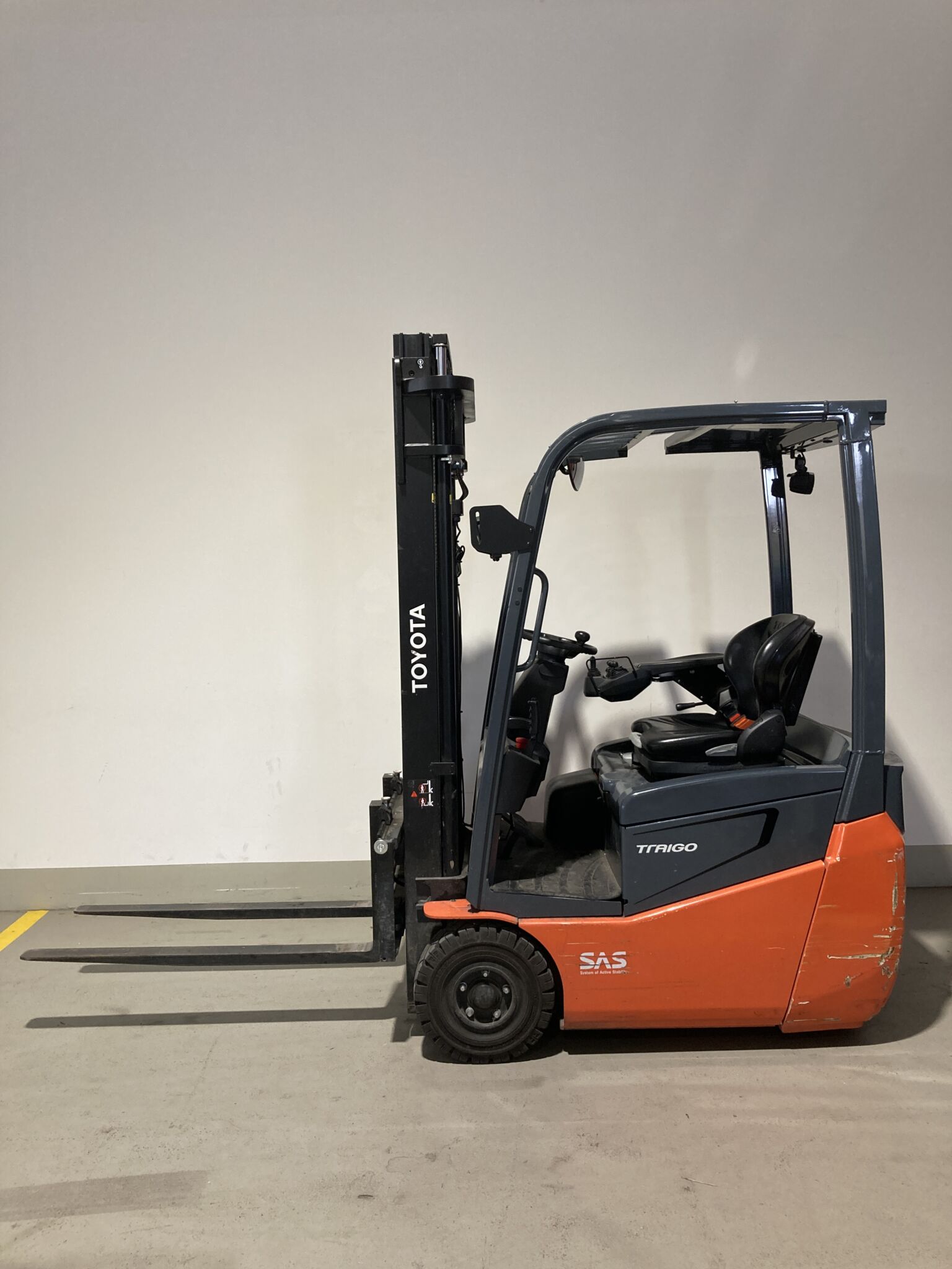 Toyota Gabelstapler Toyota Elektro 3-Rad Stapler <br>Toyota 8FBES15T *sofort verfügbar* <br>Baujahr 2024 <br>Betriebsstunden 99 <br><br>Mietkauf 330,24 €/Monat 1 Toyota Elektro 3-Rad Stapler <br>Toyota 8FBES15T *sofort verfügbar* <br>Baujahr 2024 <br>Betriebsstunden 99 <br><br>Mietkauf 330,24 €/Monat