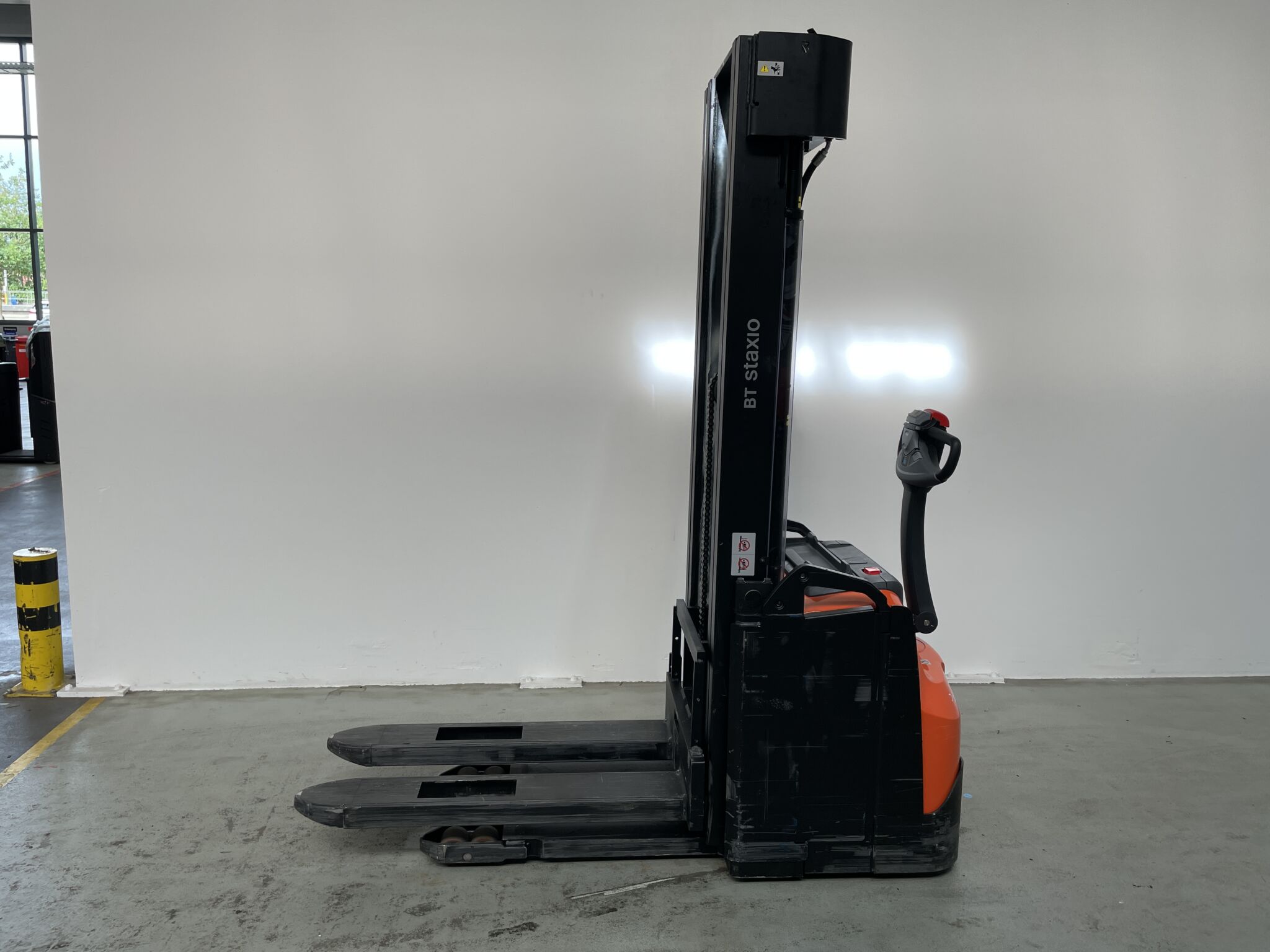 Toyota Gabelstapler Hochhubwagen <br>Toyota SWE145 <br>Baujahr 2024 <br>Betriebsstunden 50 <br><br>Mietkauf 158,52 €/Monat 1 Hochhubwagen <br>Toyota SWE145 <br>Baujahr 2024 <br>Betriebsstunden 50 <br><br>Mietkauf 158,52 €/Monat