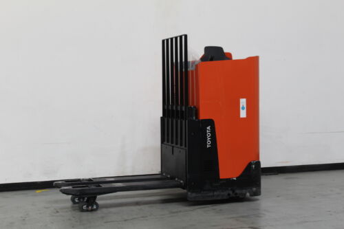 Toyota-Gabelstapler-59840 2404012066 1