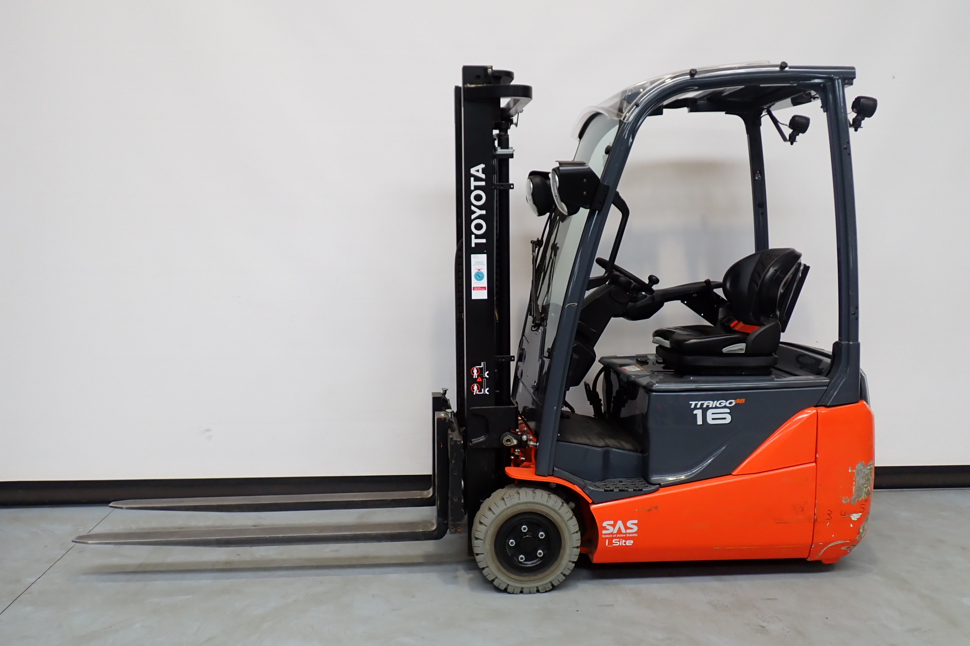 Toyota Gabelstapler Toyota Elektro 3-Rad Stapler <br>Toyota 8FBEK16T <br>Baujahr 2024 <br>Betriebsstunden 902 <br><br>Mietkauf 320,33 €/Monat 1 Toyota Elektro 3-Rad Stapler <br>Toyota 8FBEK16T <br>Baujahr 2024 <br>Betriebsstunden 902 <br><br>Mietkauf 320,33 €/Monat