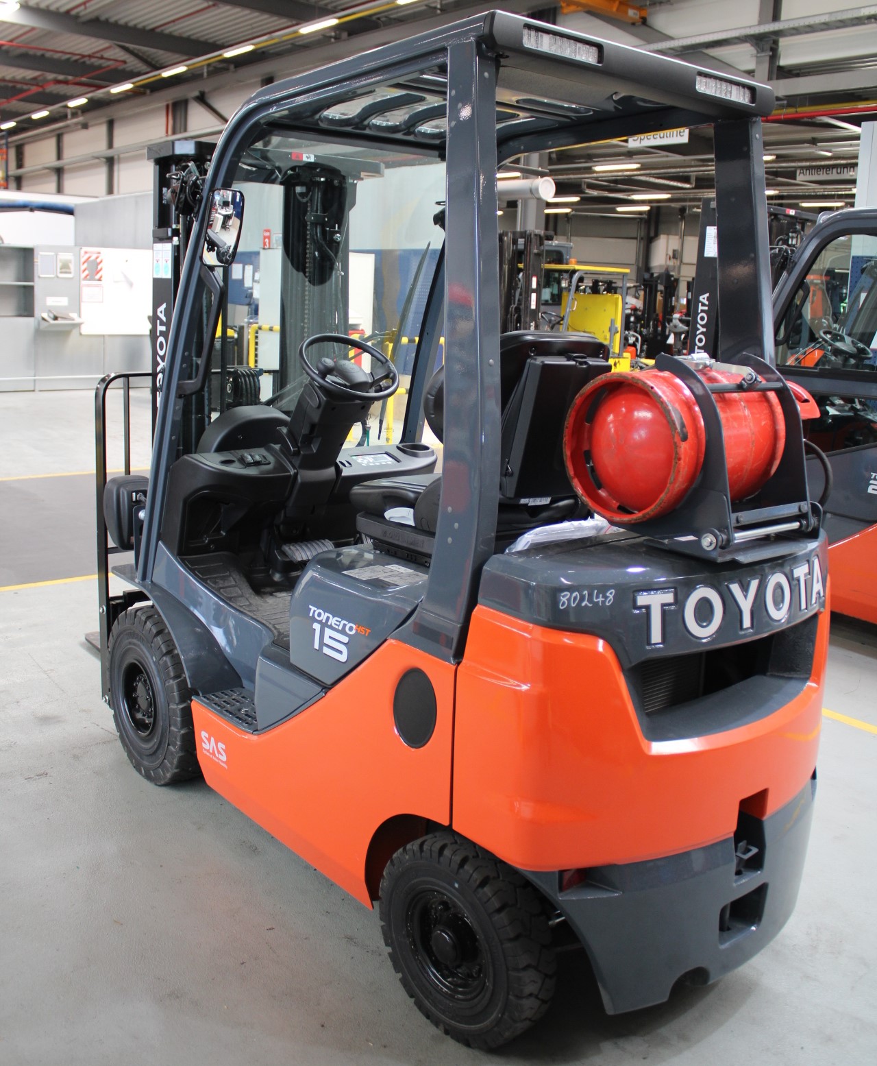 Toyota Gabelstapler Toyota Verbrenner Treibgasstapler <br>Toyota 06-8FG15F *sofort verfügbar* <br>Baujahr 2024 <br>Betriebsstunden 3 <br><br>Mietkauf 376,47 €/Monat 1 Toyota Verbrenner Treibgasstapler <br>Toyota 06-8FG15F *sofort verfügbar* <br>Baujahr 2024 <br>Betriebsstunden 3 <br><br>Mietkauf 376,47 €/Monat