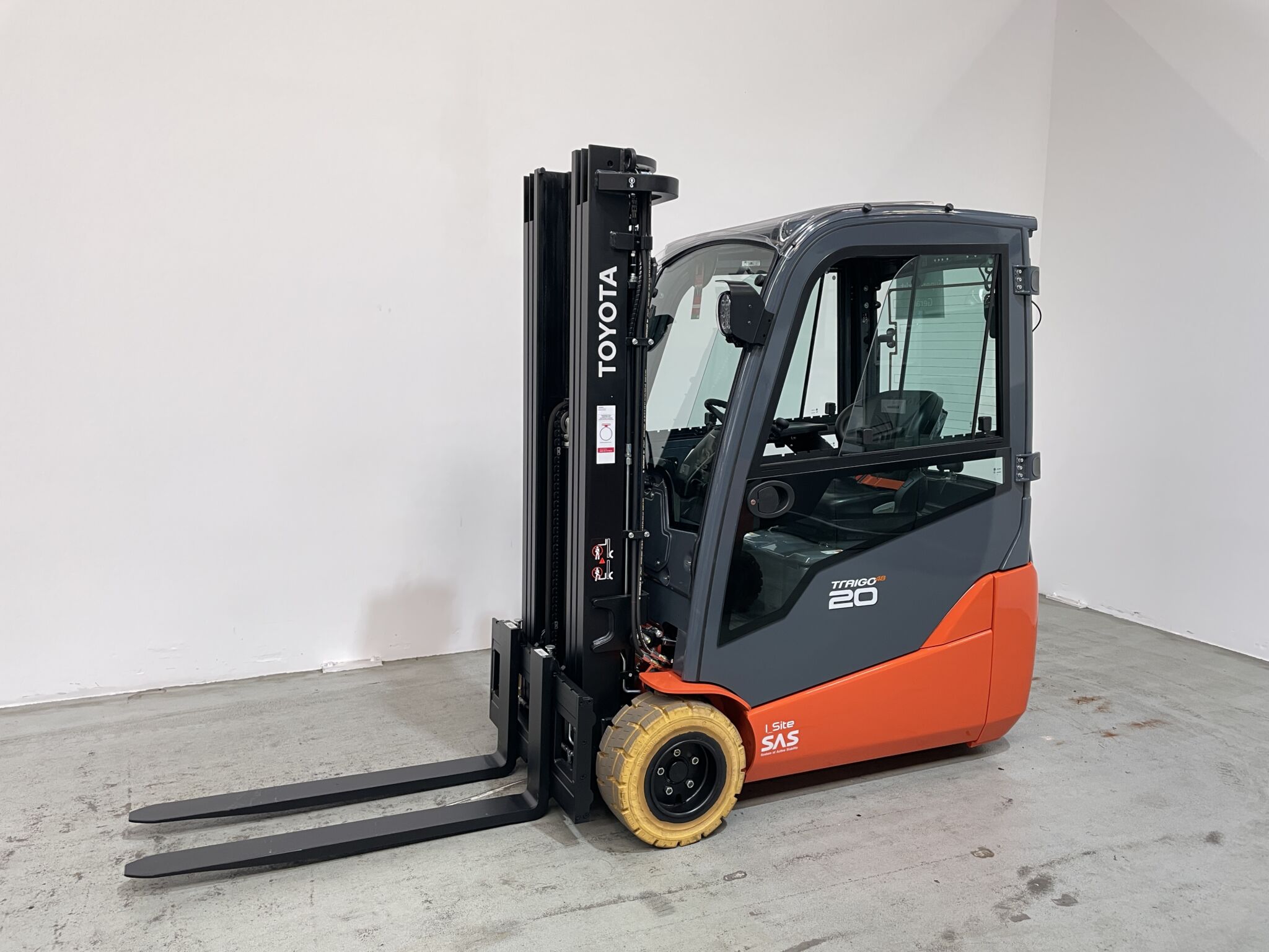 Toyota Gabelstapler Toyota Elektro 3-Rad Stapler <br>Toyota 8FBE20T *sofort verfügbar* <br>Baujahr 2024 <br>Betriebsstunden 18 <br><br>Mietkauf 490,41 €/Monat 1 Toyota Elektro 3-Rad Stapler <br>Toyota 8FBE20T *sofort verfügbar* <br>Baujahr 2024 <br>Betriebsstunden 18 <br><br>Mietkauf 490,41 €/Monat