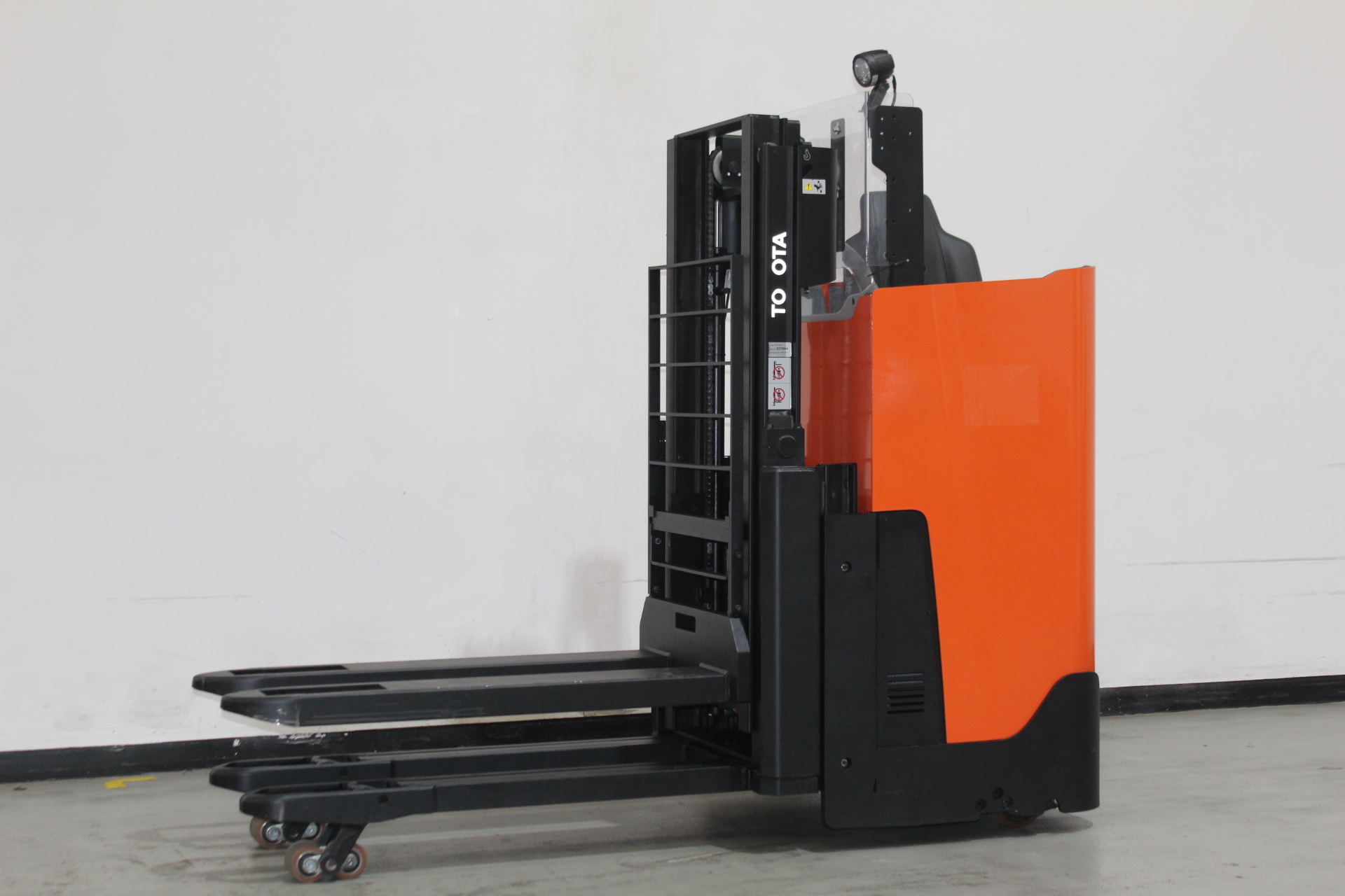 Toyota Gabelstapler Hochhubwagen <br>Toyota SSI200D <br>Baujahr 2024 <br>Betriebsstunden 149 <br><br>Mietkauf 181,63 €/Monat 1 Hochhubwagen <br>Toyota SSI200D <br>Baujahr 2024 <br>Betriebsstunden 149 <br><br>Mietkauf 181,63 €/Monat