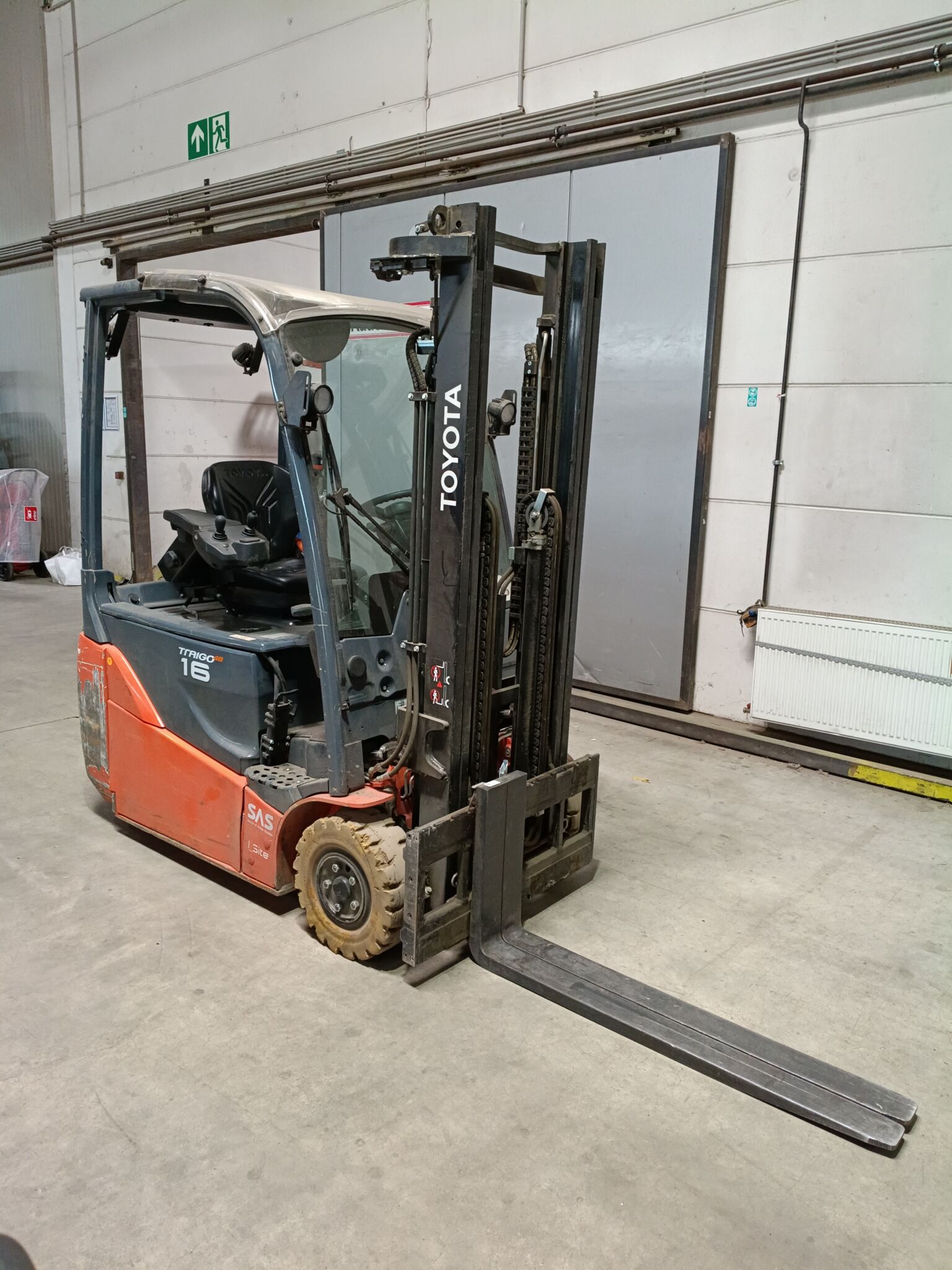 Toyota Gabelstapler Toyota Elektro 3-Rad Stapler <br>Toyota 8FBE16T <br>Baujahr 2025 <br>Betriebsstunden 1602 <br><br>Mietkauf 379,78 €/Monat 1 Toyota Elektro 3-Rad Stapler <br>Toyota 8FBE16T <br>Baujahr 2025 <br>Betriebsstunden 1602 <br><br>Mietkauf 379,78 €/Monat