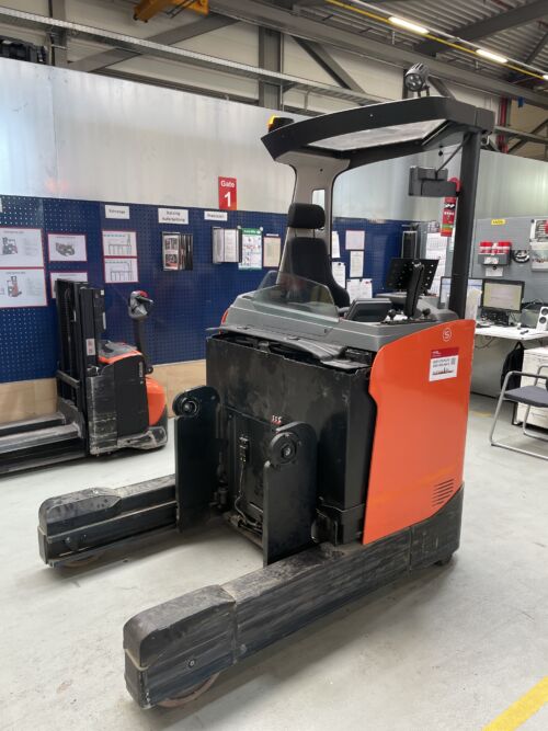 Toyota Gabelstapler Schubmaststapler <br>Toyota RRE200H <br>Baujahr 2025 <br>Betriebsstunden 569 <br><br>Mietkauf 582,87 €/Monat 2 Toyota-Gabelstapler-59840 2505031344 1
