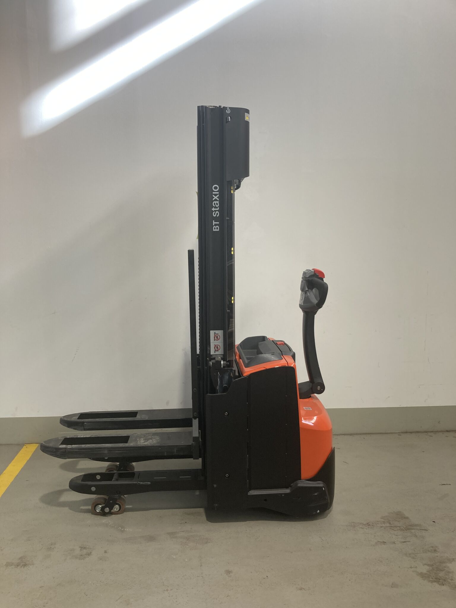Toyota Gabelstapler Hochhubwagen <br>Toyota SWE120L <br>Baujahr 2025 <br>Betriebsstunden 1 <br><br>Mietkauf 143,65 €/Monat 1 Hochhubwagen <br>Toyota SWE120L <br>Baujahr 2025 <br>Betriebsstunden 1 <br><br>Mietkauf 143,65 €/Monat