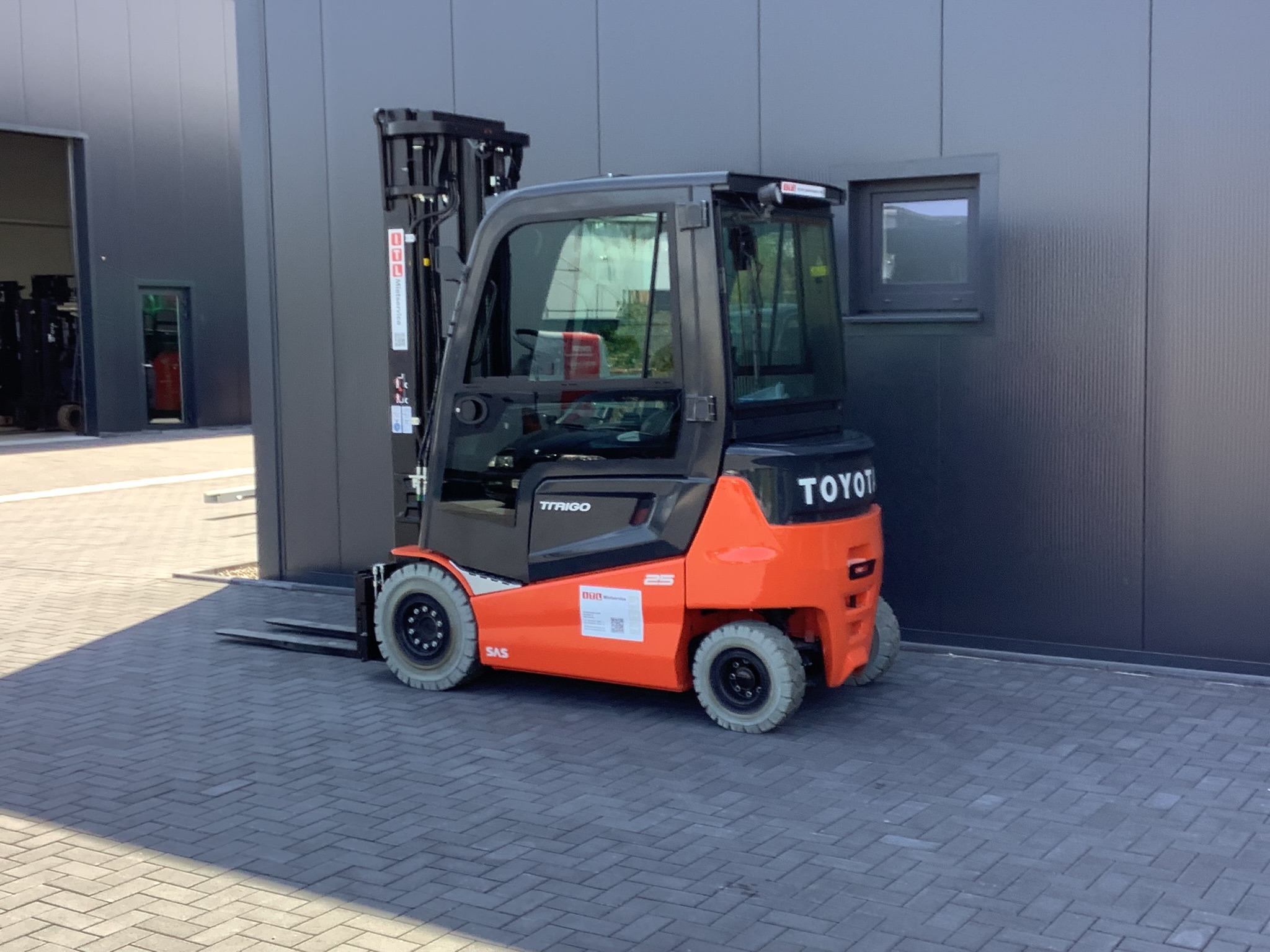 Toyota Gabelstapler Toyota Traigo80 - 9FBMK25T - Triplex Hilo FSV5500 - Kab Hz - vSS – 4 Kreis - Mini - 460 Ah Li-Ion(SOFORT LIEFERBAR Neumaschinen) 5 Toyota Traigo80 - 9FBMK25T - Triplex Hilo FSV5500 - Kab Hz - vSS – 4 Kreis - Mini - 460 Ah Li-Ion(SOFORT LIEFERBAR Neumaschinen) – Bild 5